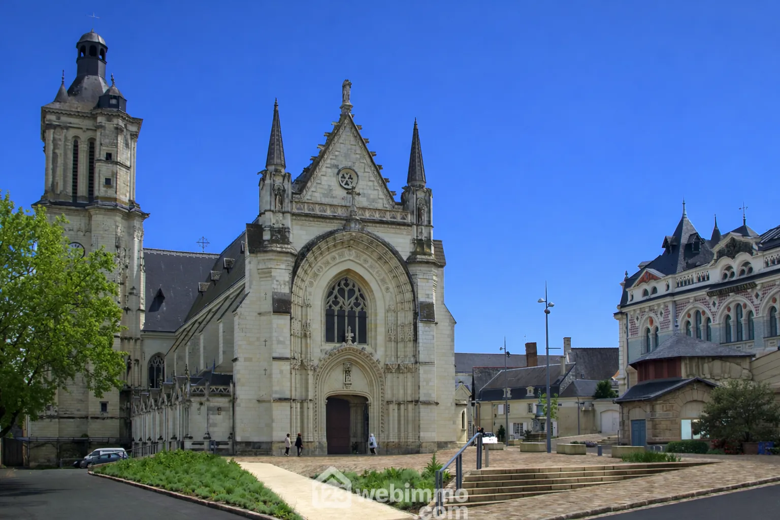 Terrain à bâtir de 804 m² à Beaufort-en-Vallée avec viabilisation incluse 