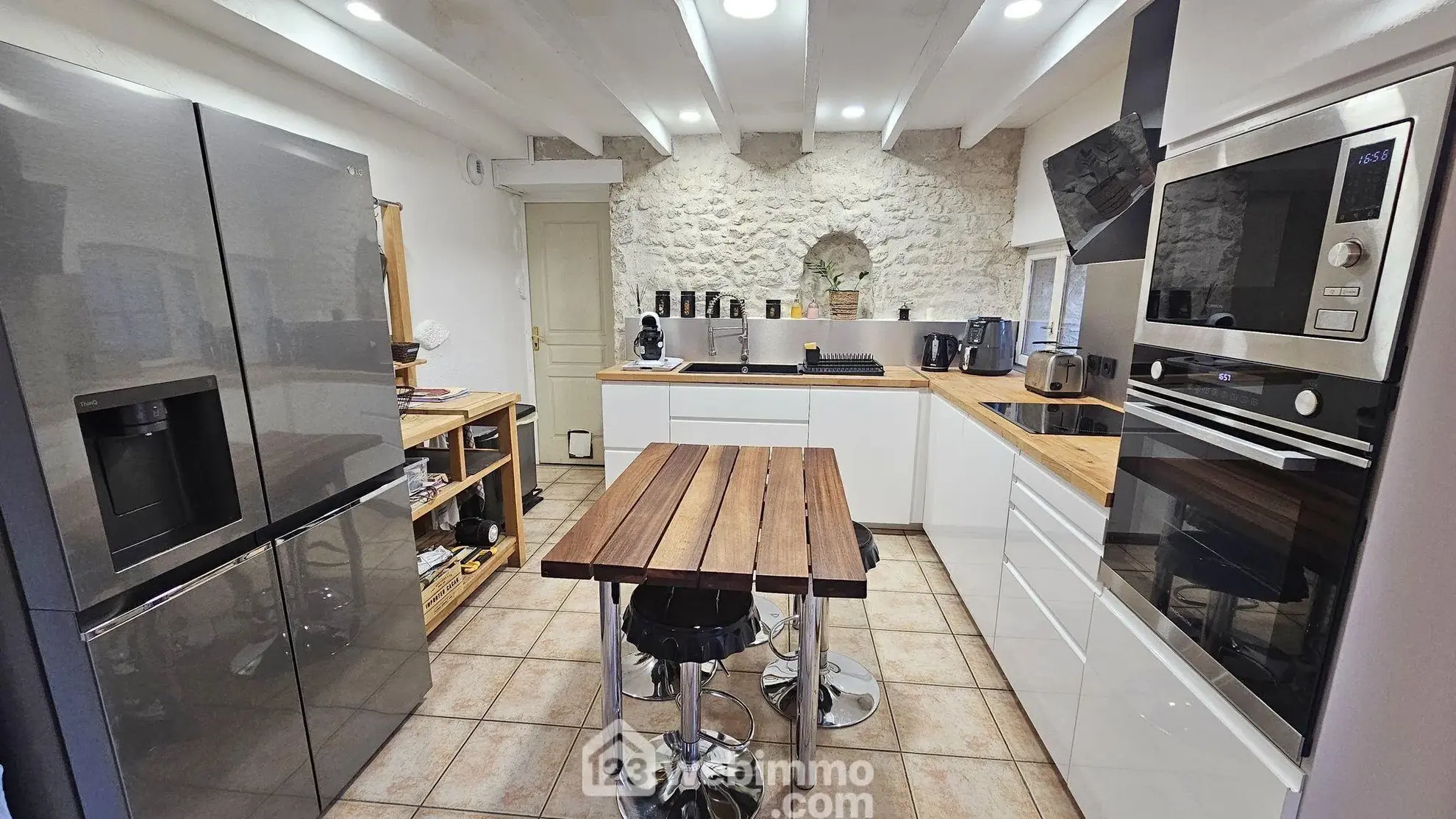 Maison en pierre rénovée de 75 m² à Pithiviers avec dépendance et terrasse 