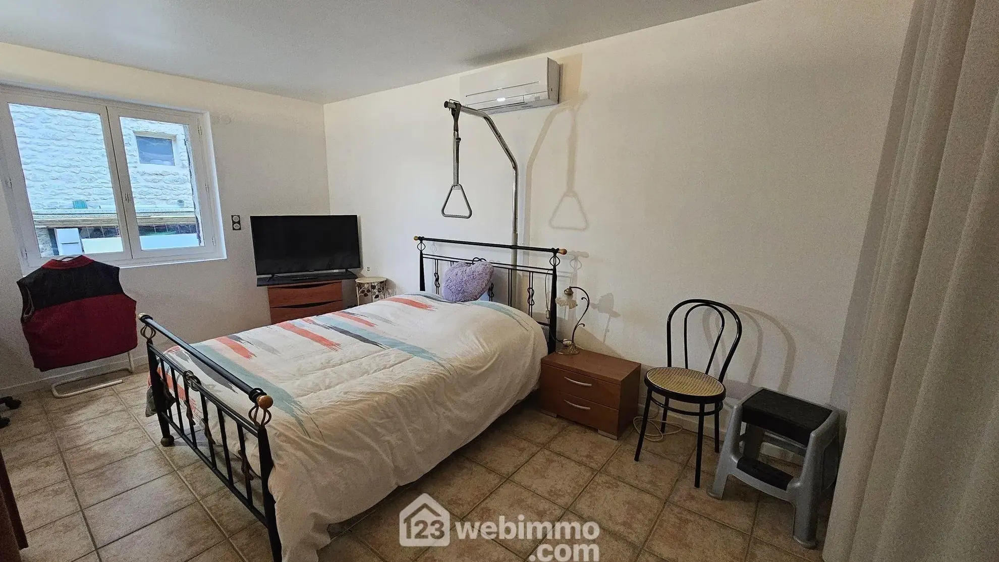 Maison en pierre rénovée de 75 m² à Pithiviers avec dépendance et terrasse 