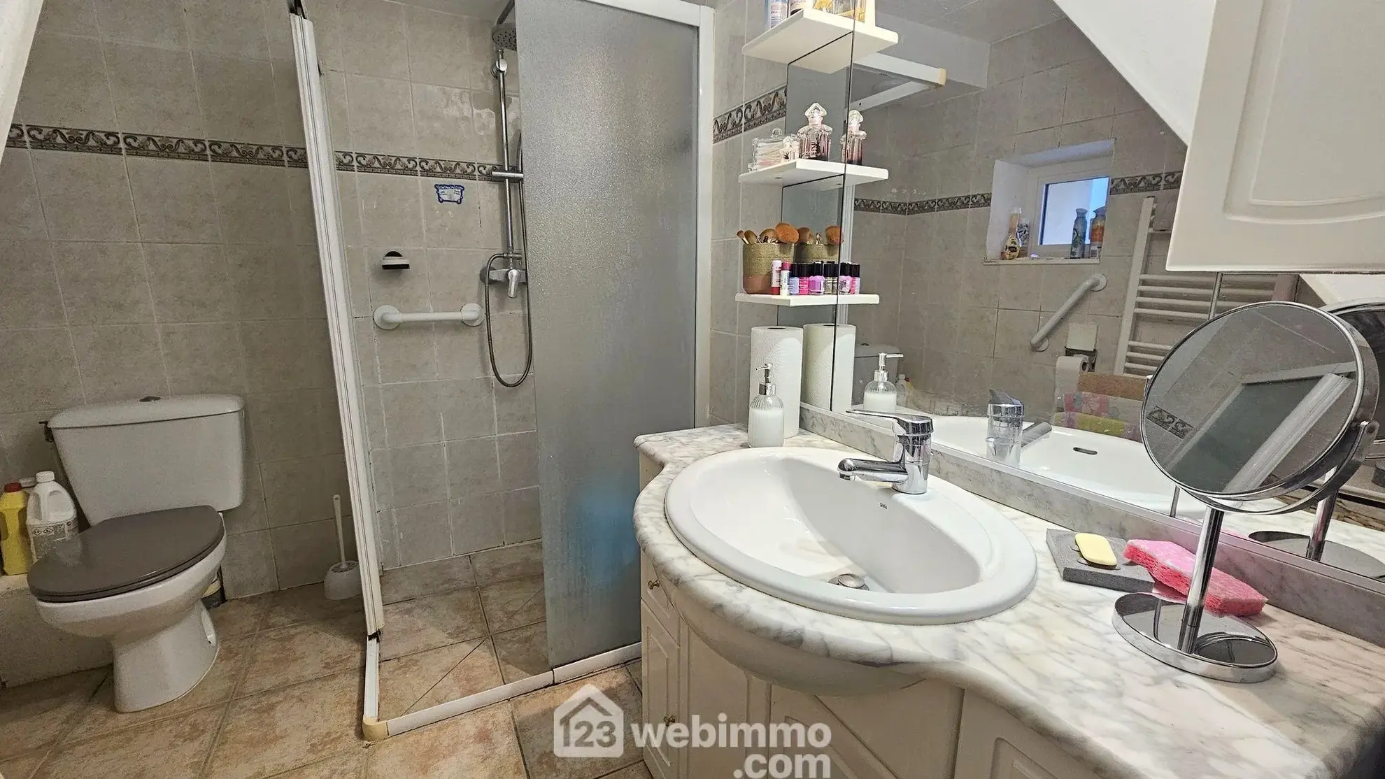 Maison en pierre rénovée de 75 m² à Pithiviers avec dépendance et terrasse 