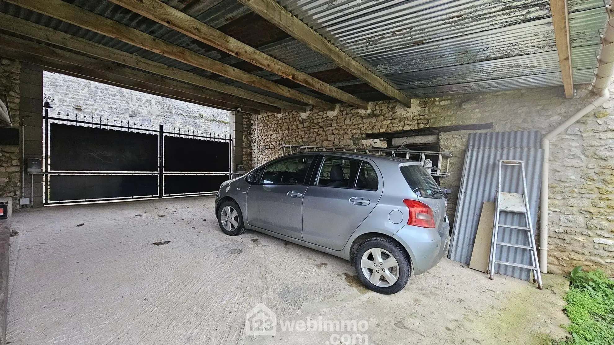 Maison en pierre rénovée de 75 m² à Pithiviers avec dépendance et terrasse 