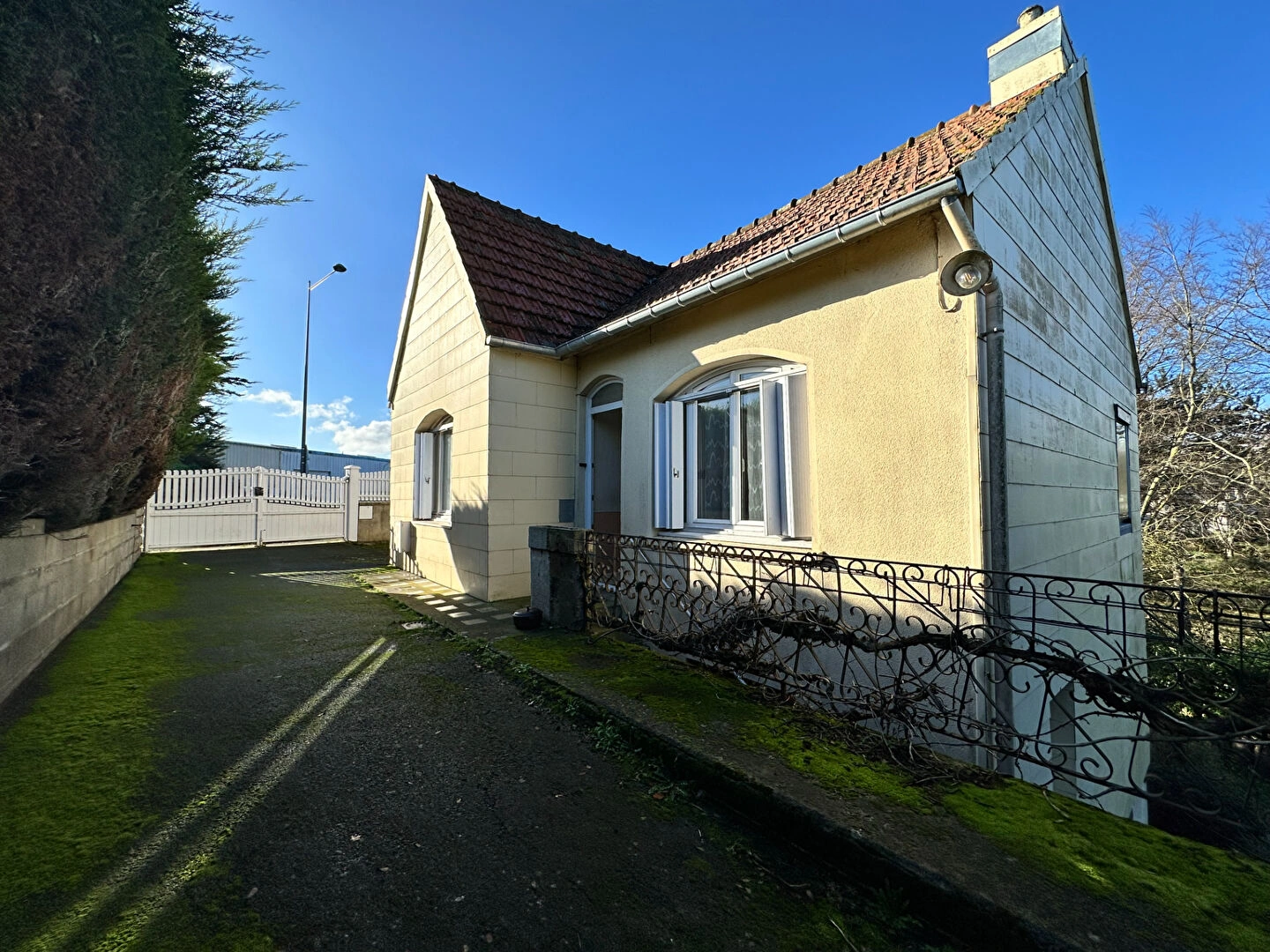 Maison avec grand terrain constructible à Langueux – rénovation ou construction neuve