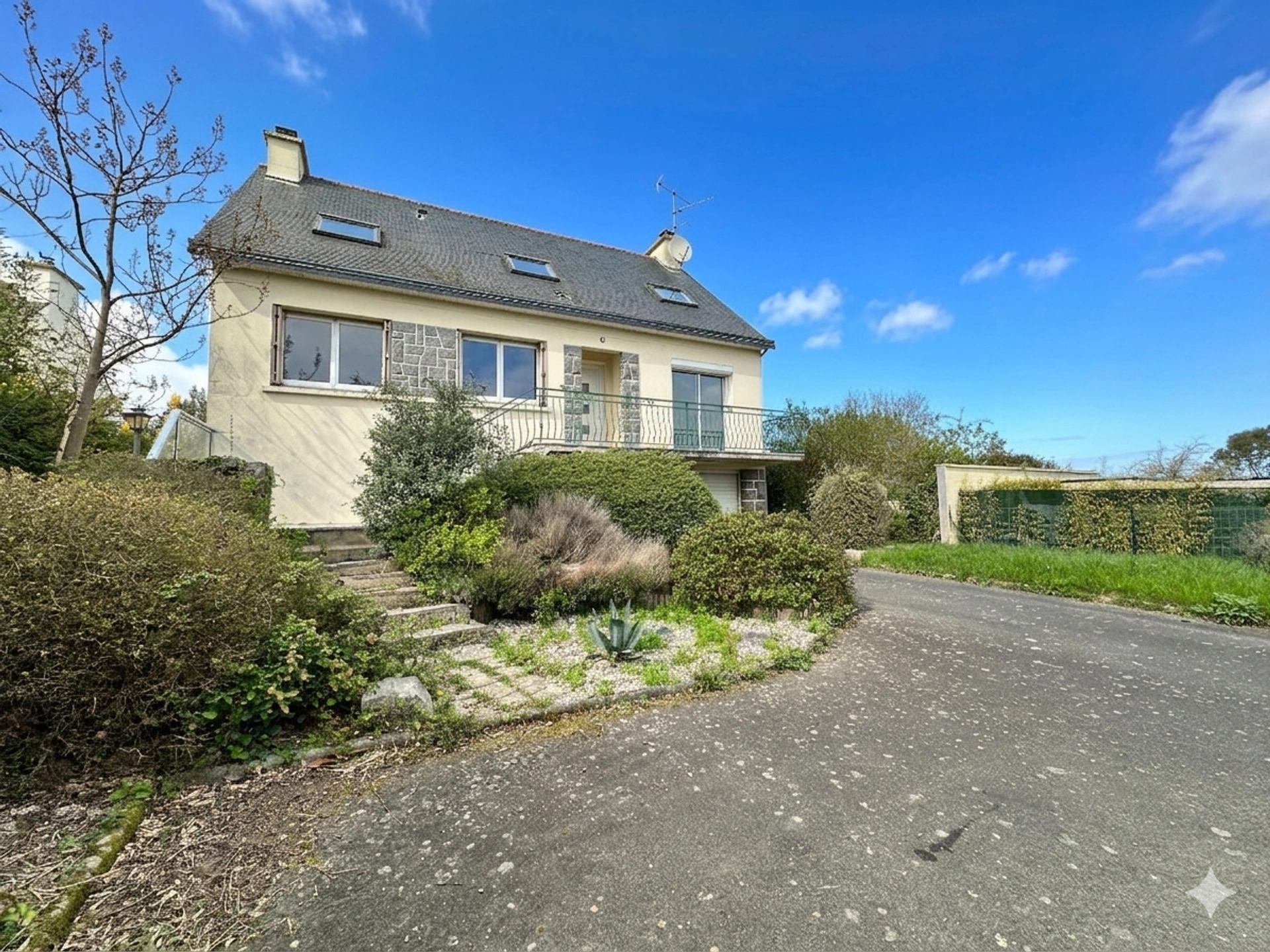 Grande maison familiale à Langueux avec 8 pièces et grand jardin 
