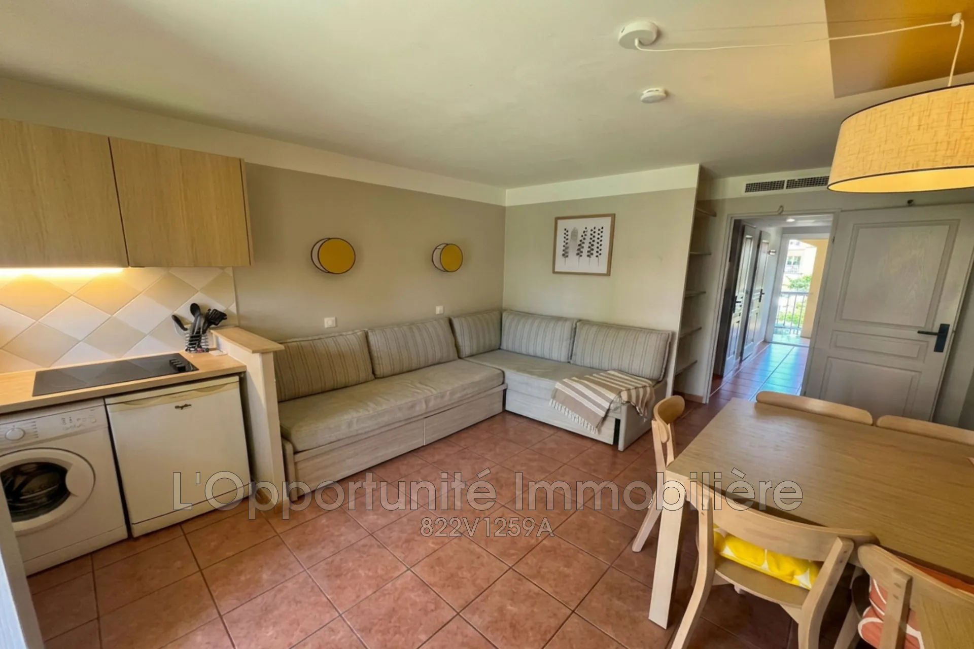Appartement 2 pièces à Mandelieu avec terrasse, location garantie et parking 
