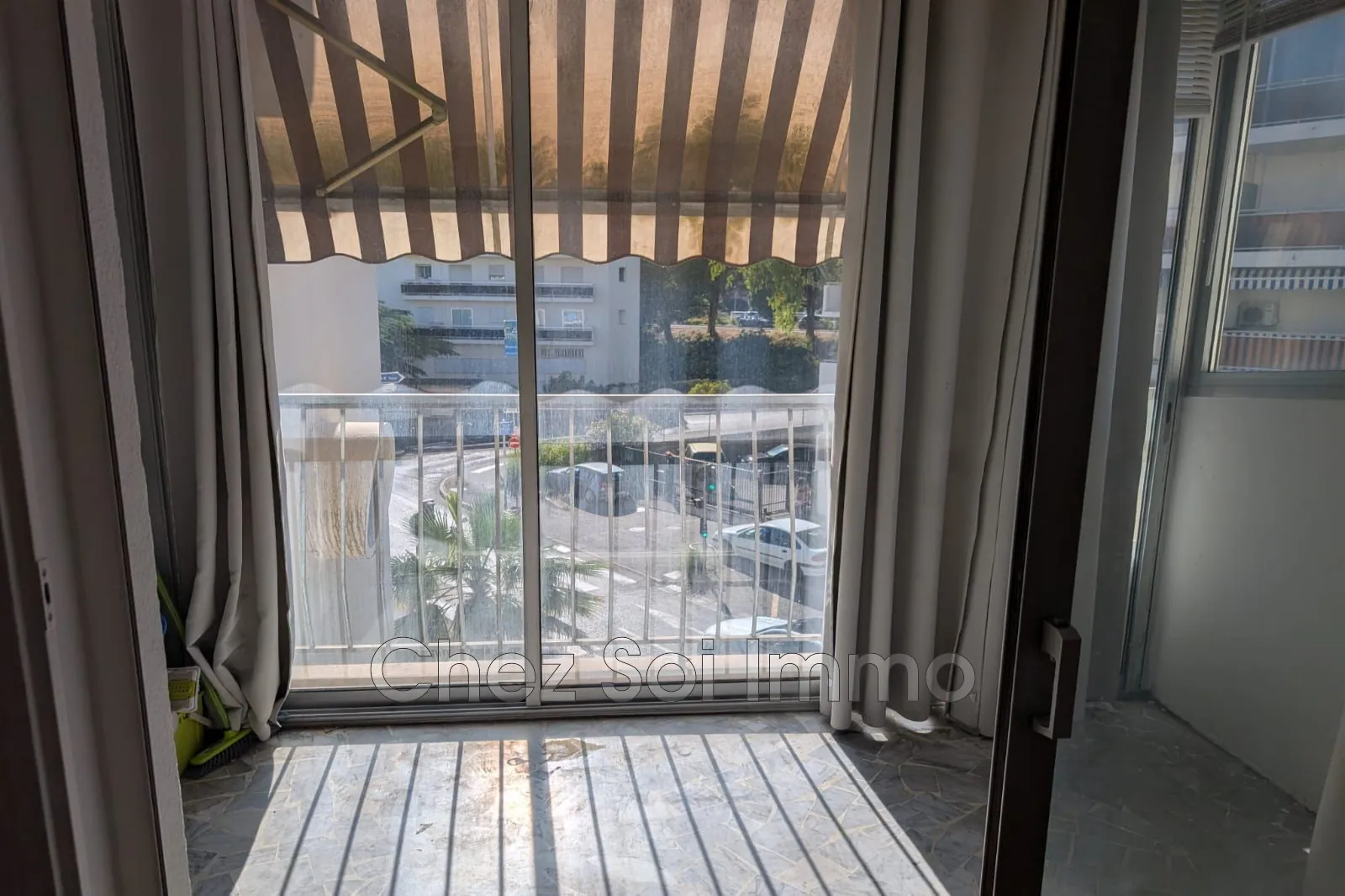Appartement 2 pièces à Saint Laurent du Var avec terrasse près des plages 