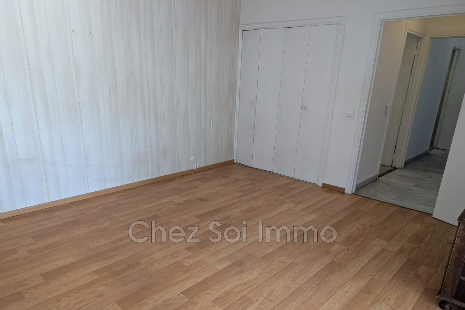 Appartement 2 pièces à Saint Laurent du Var avec terrasse près des plages 