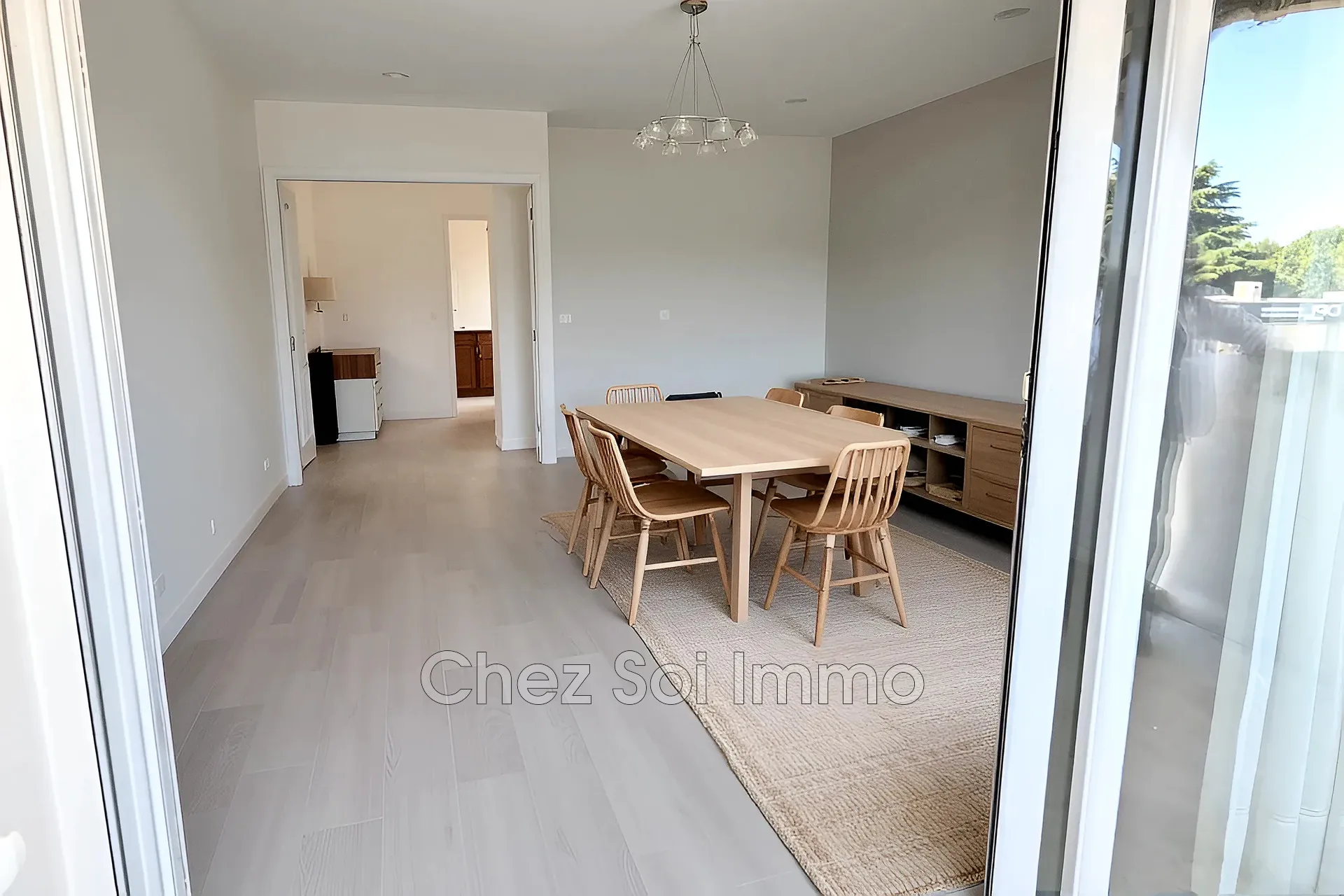Appartement 2 pièces à Saint Laurent du Var avec terrasse près des plages 