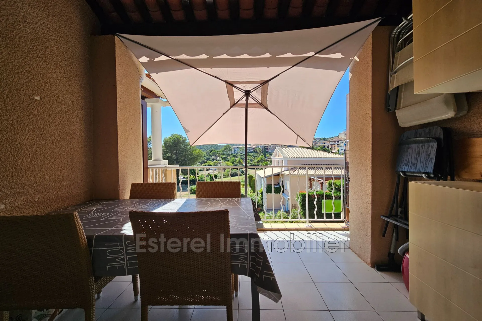 Charmant appartement 2 pièces avec terrasse à Saint-Raphaël 