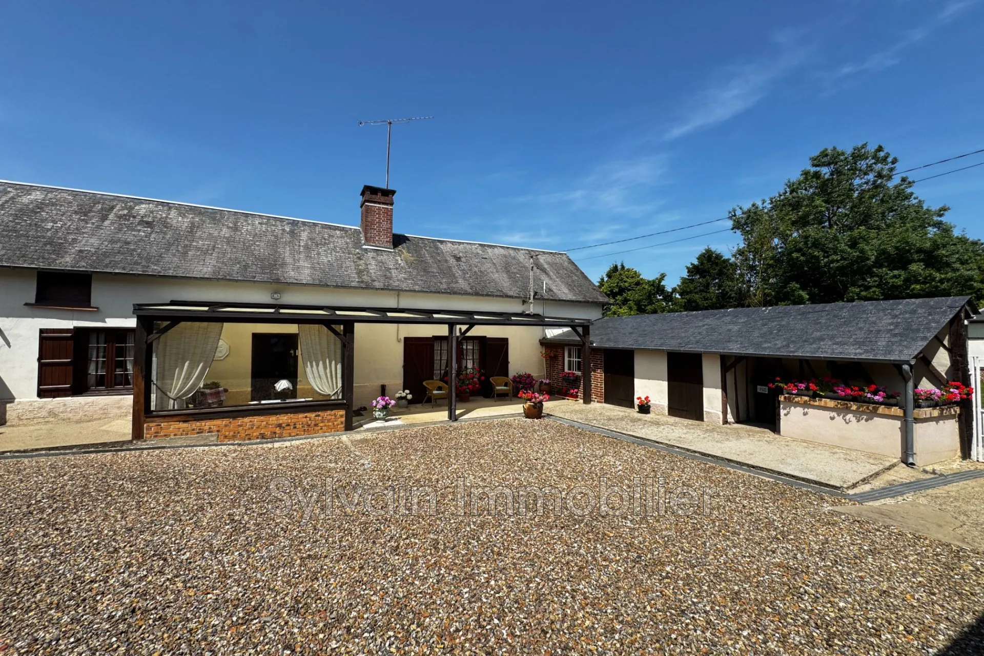 Maison ancienne à vendre à Grandvillers avec dépendances et terrain clos