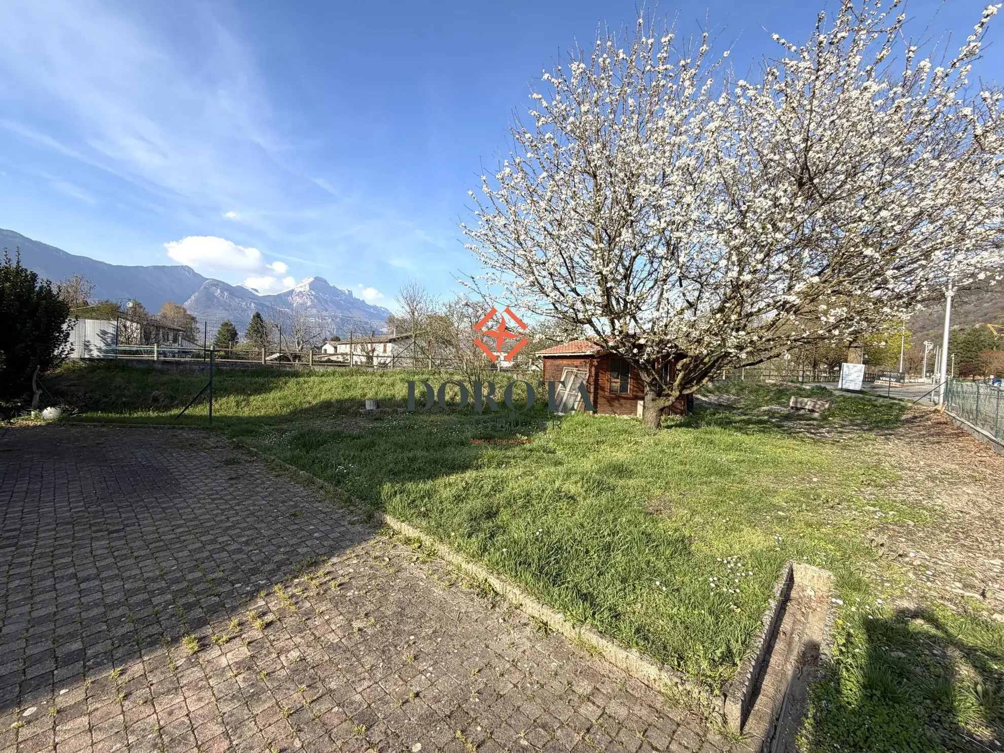 Terrain constructible plat de 315 m² au Versoud, Opportunité rare
