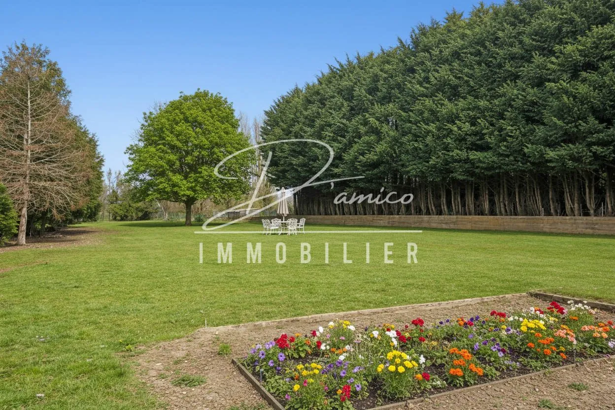 Terrain résidentiel calme à Cambrai - 1865 m² en seconde ligne