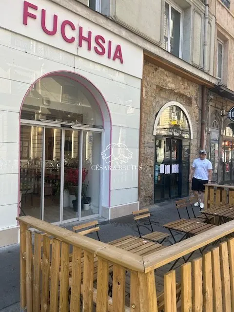 Fonds de commerce en restauration à Lyon - 44 m² avec terrasse et potentiel de croissance 