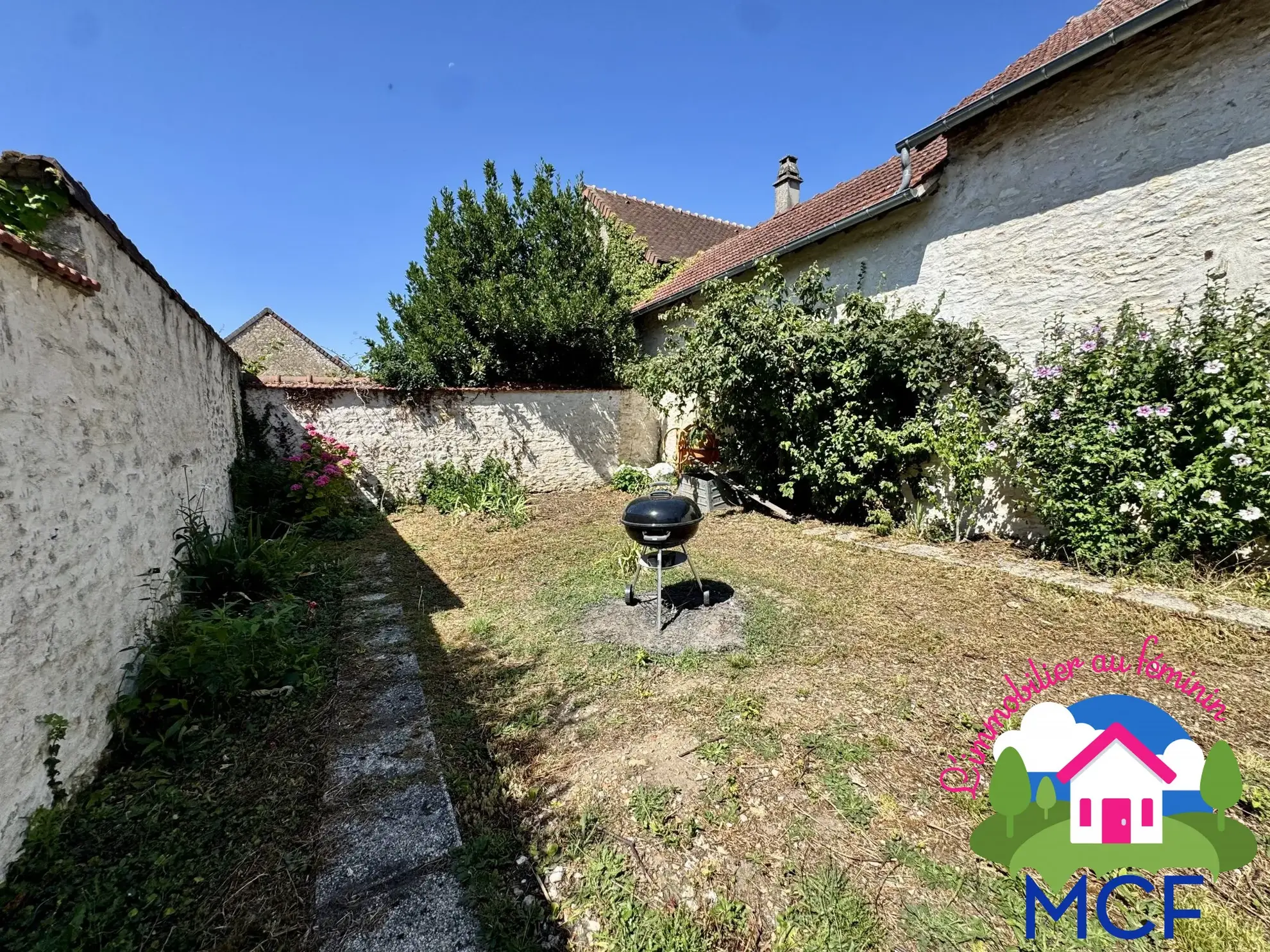 Maison ancienne à vendre à Bueil - 60 m² avec jardin et dépendances 