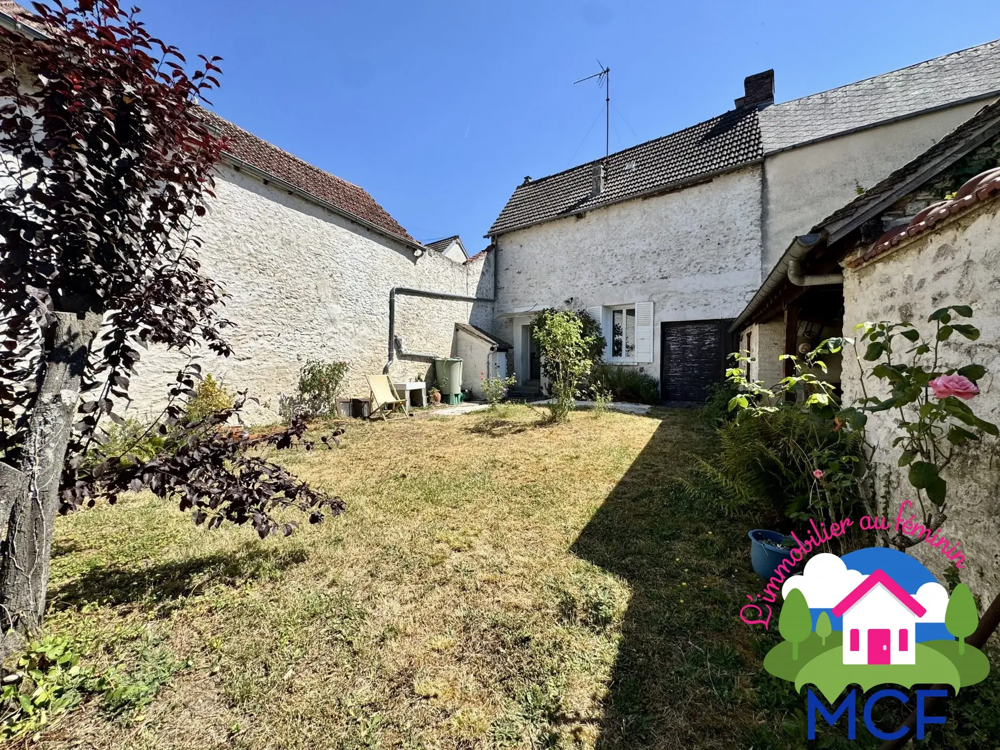 Maison ancienne à vendre à Bueil - 60 m² avec jardin et dépendances 