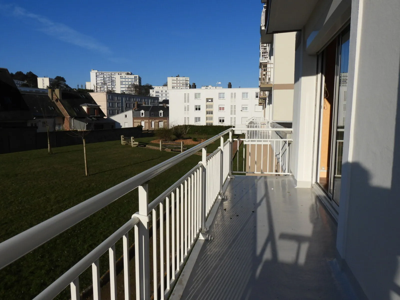 Appartement lumineux avec balcon à Fécamp, proche centre et port 