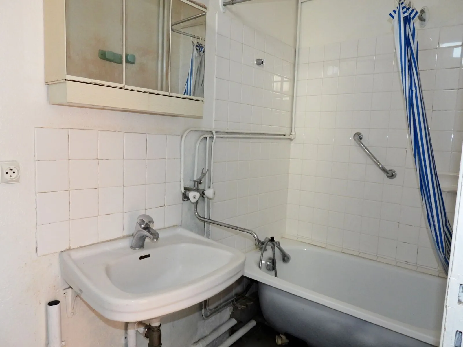 Appartement lumineux avec balcon à Fécamp, proche centre et port 
