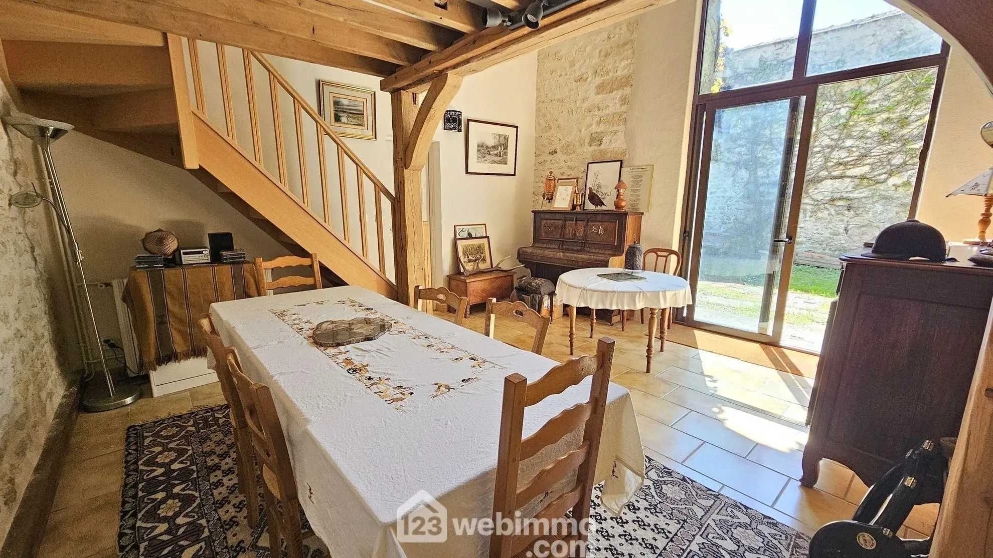Maison en pierre de 120 m² avec jardin intime à Larchant 