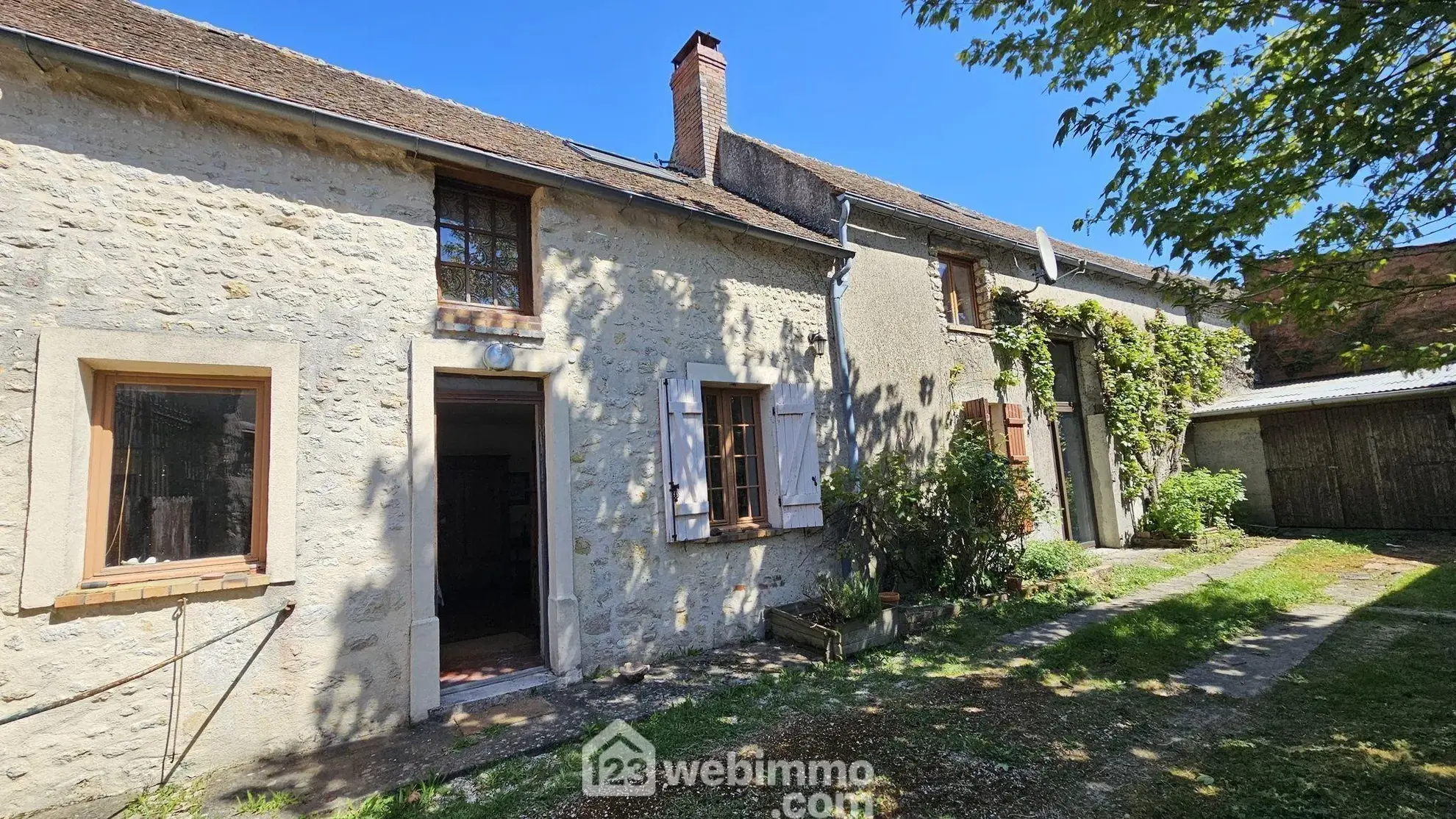 Maison en pierre de 120 m² avec jardin intime à Larchant 