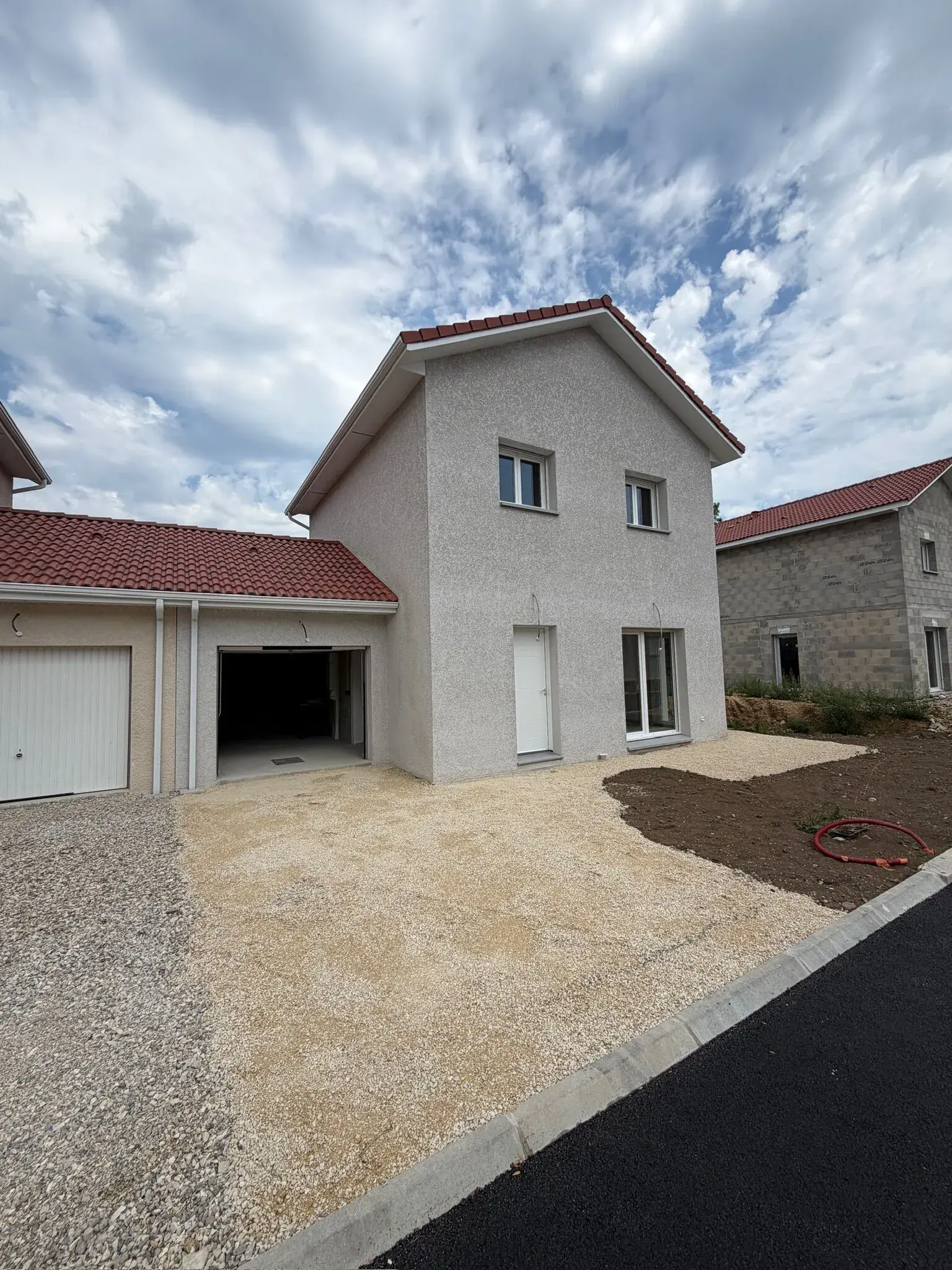 Maison neuve à Montferrat avec jardin, proche de Paladru, livraison 2026