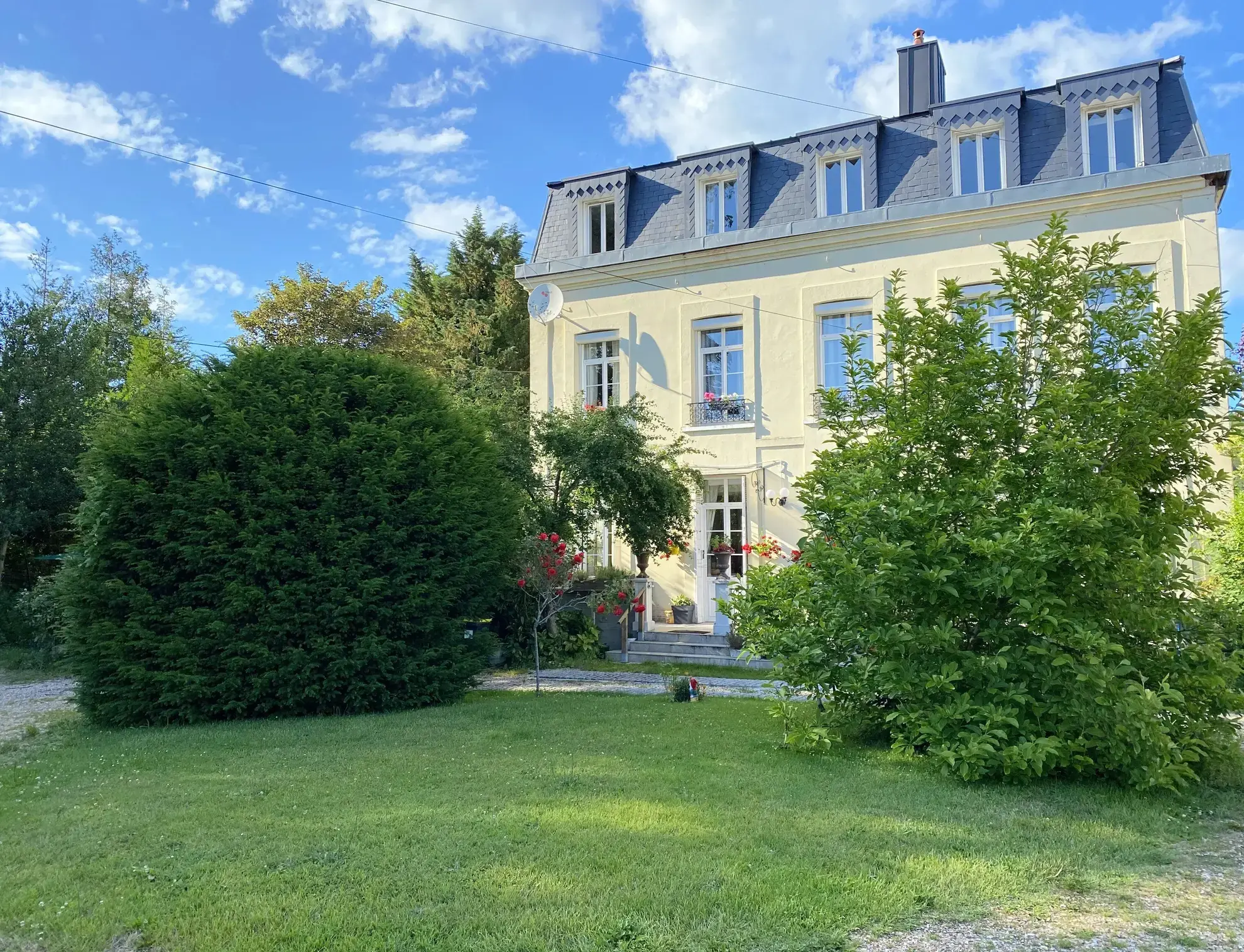 Appartement spacieux de 95 m² avec jardin à Fécamp, 3 chambres, parking et cave