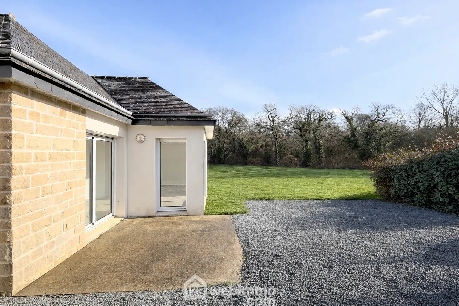 Maison de plain-pied 84m2 à Plouaret, quartier résidentiel avec terrain constructible 