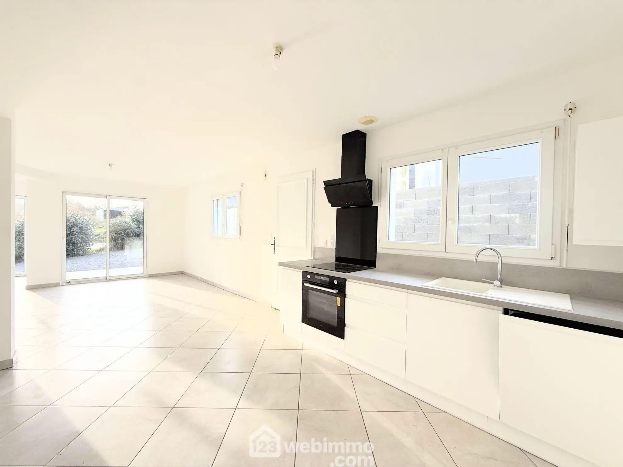 Maison de plain-pied 84m2 à Plouaret, quartier résidentiel avec terrain constructible 