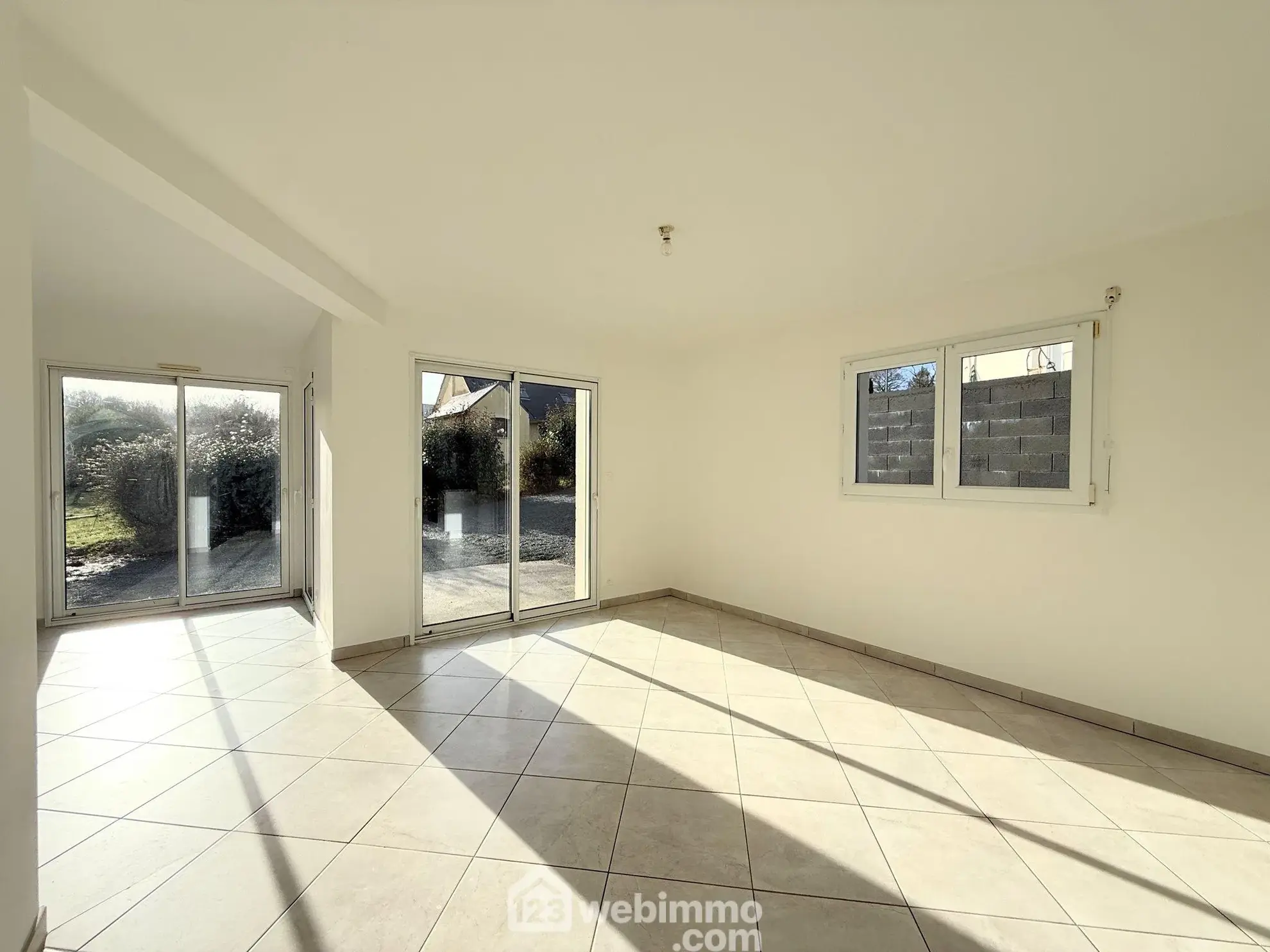 Maison de plain-pied 84m2 à Plouaret, quartier résidentiel avec terrain constructible 