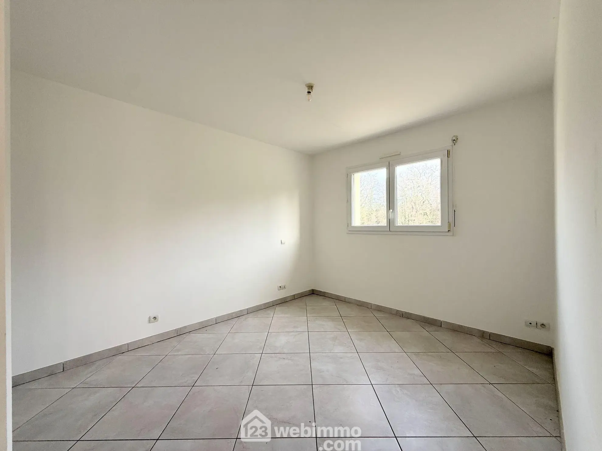 Maison de plain-pied 84m2 à Plouaret, quartier résidentiel avec terrain constructible 