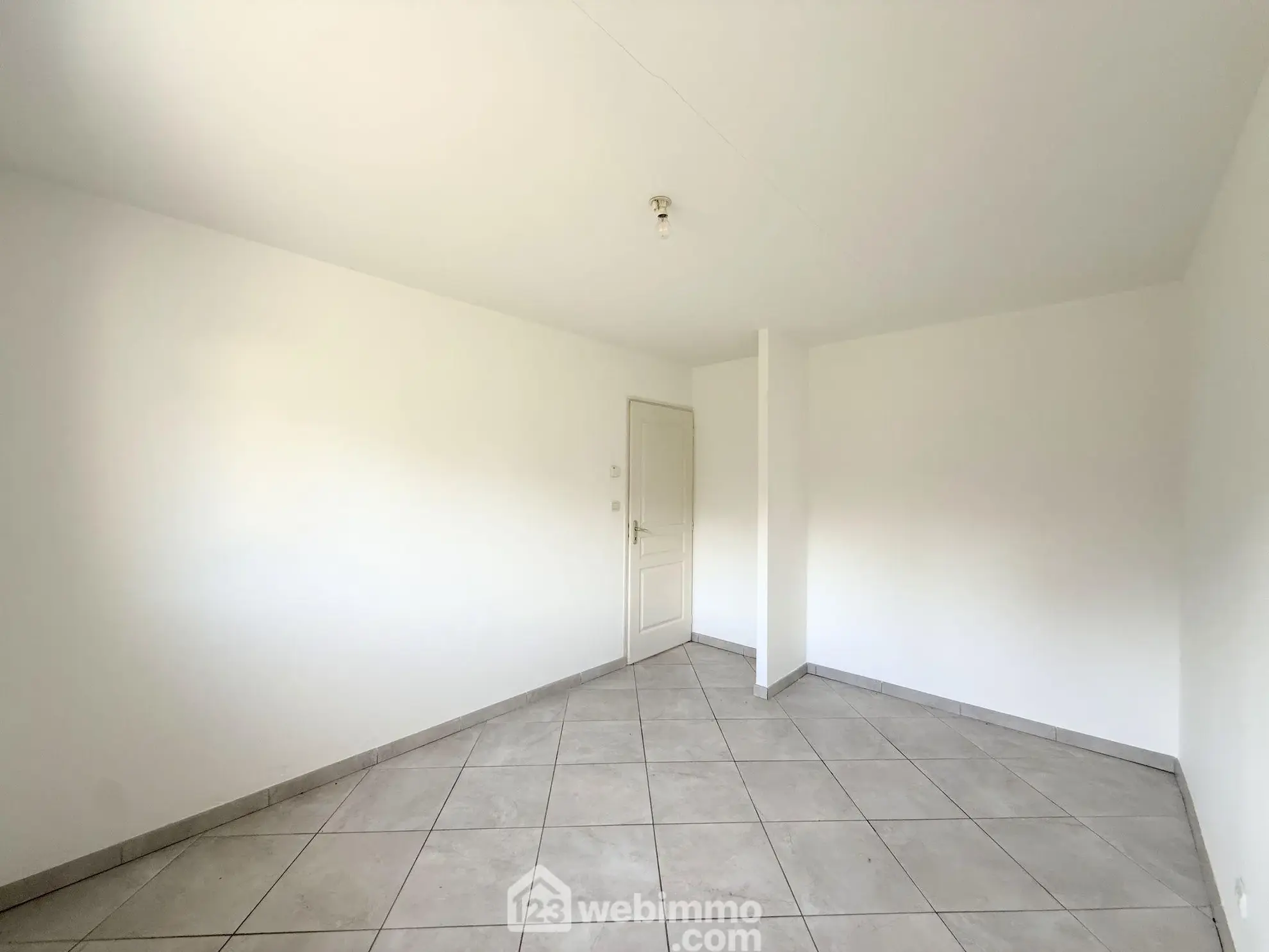 Maison de plain-pied 84m2 à Plouaret, quartier résidentiel avec terrain constructible 