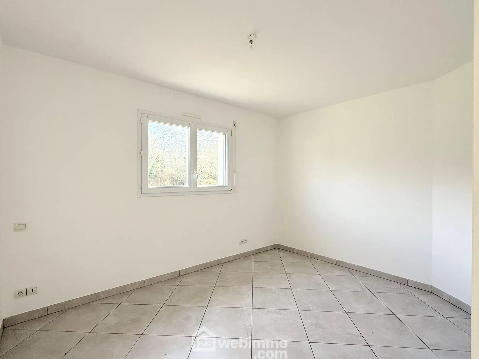 Maison de plain-pied 84m2 à Plouaret, quartier résidentiel avec terrain constructible 