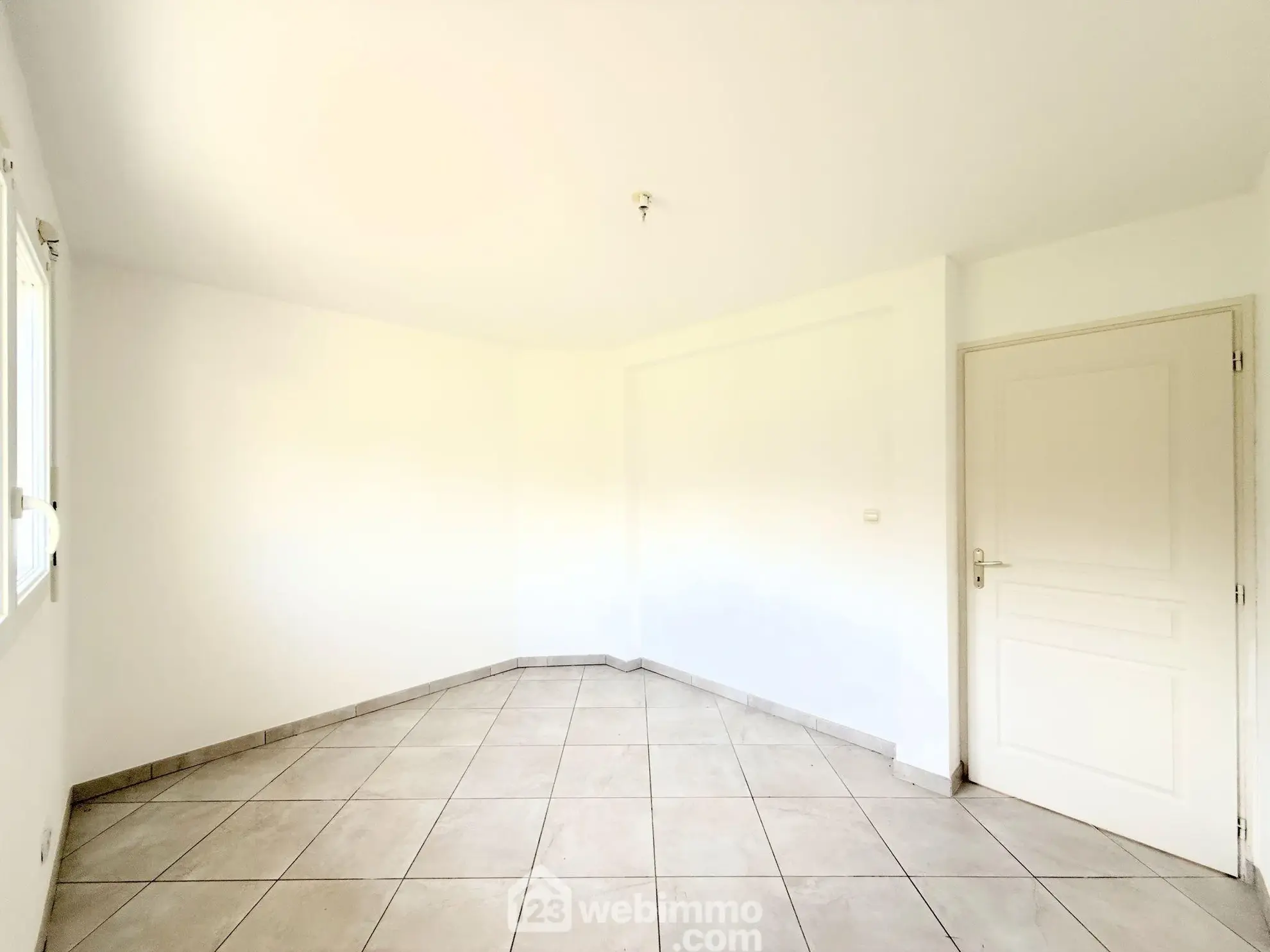 Maison de plain-pied 84m2 à Plouaret, quartier résidentiel avec terrain constructible 