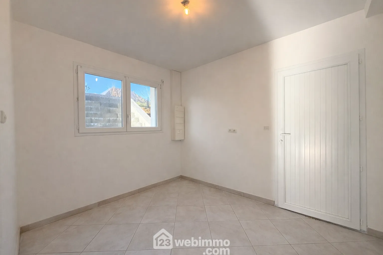 Maison de plain-pied 84m2 à Plouaret, quartier résidentiel avec terrain constructible 