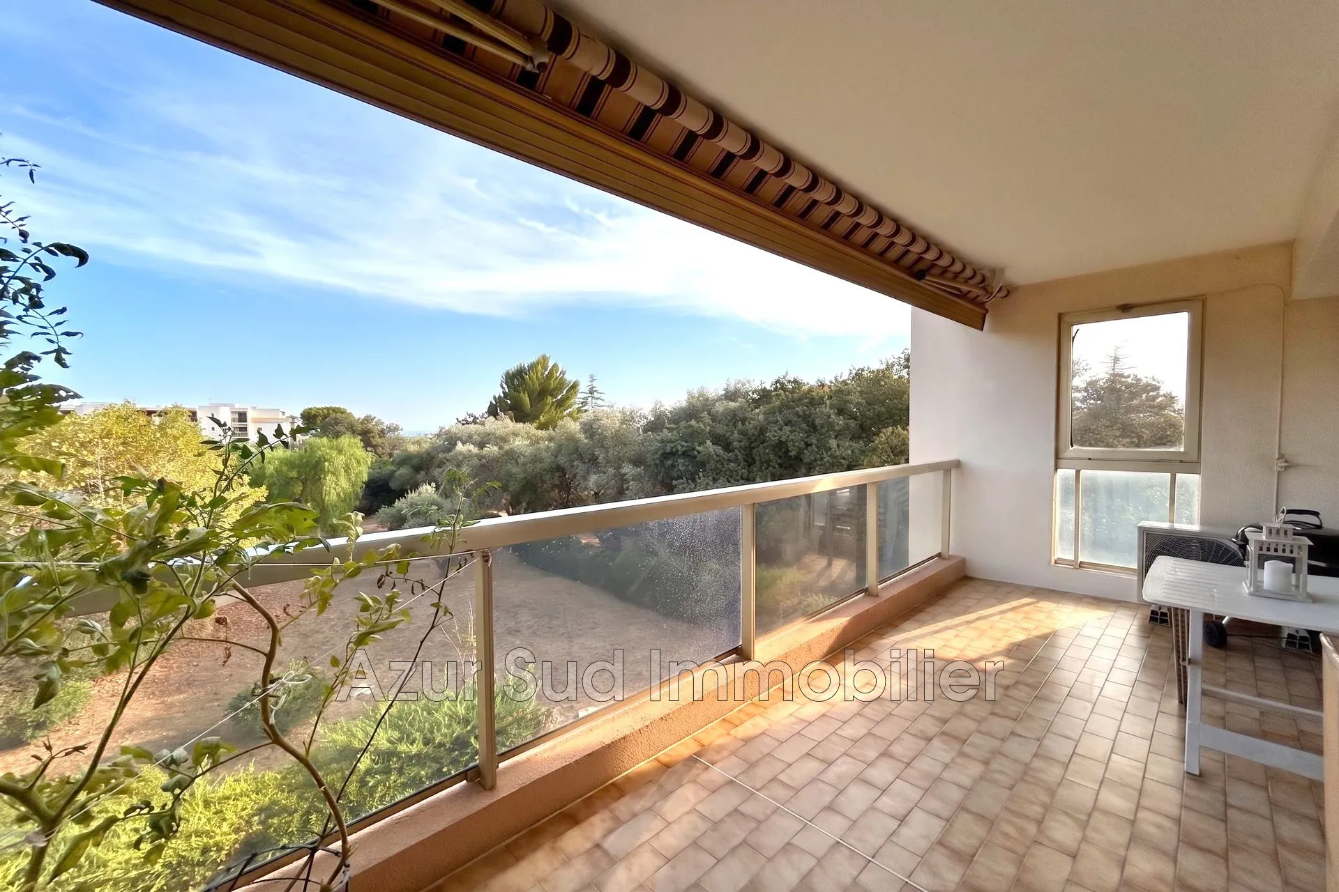 Appartement 2 pièces à Antibes avec terrasse et parking privé