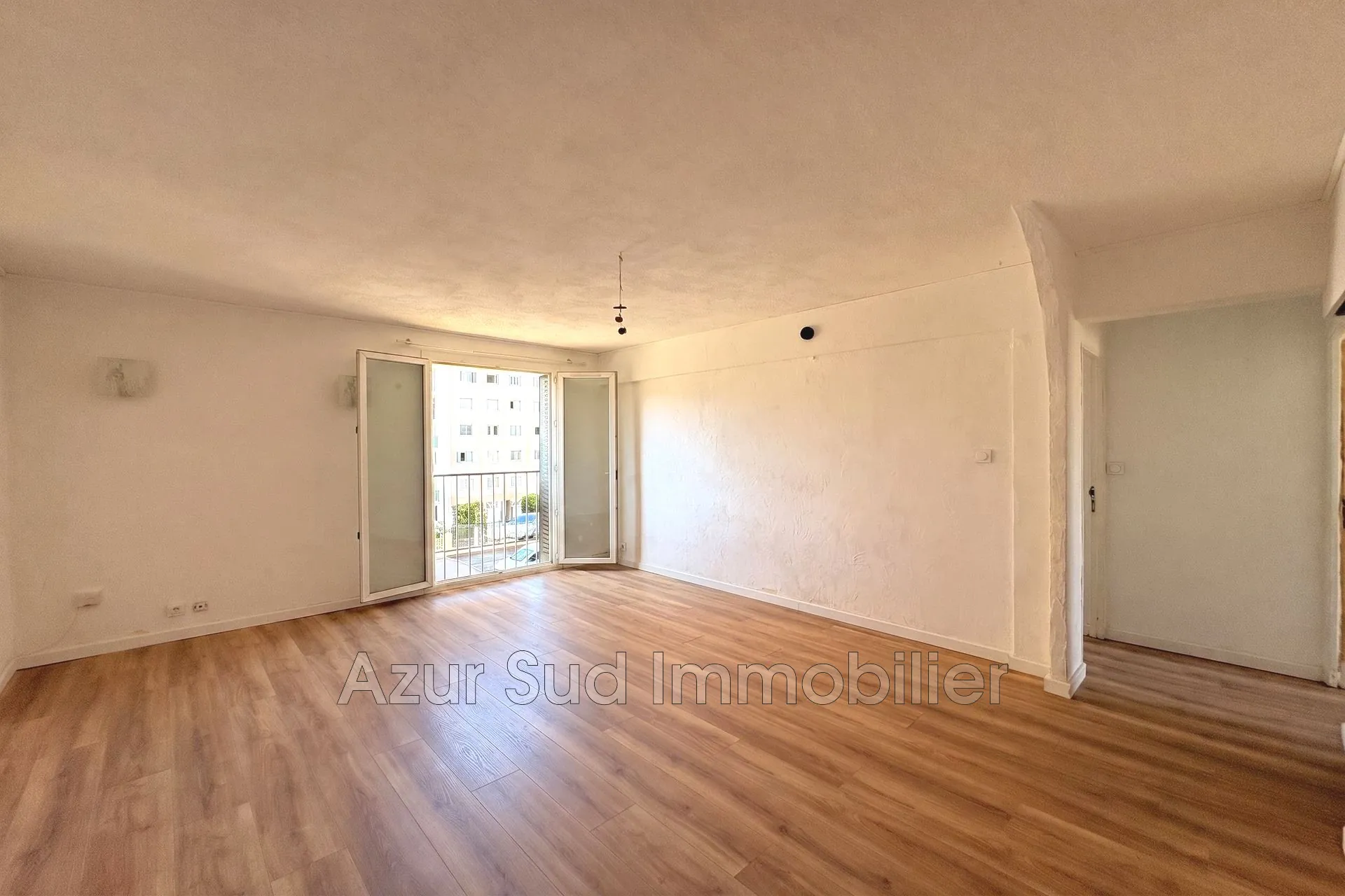 Vente appartement 3 pièces à Vallauris de 57 m² proche centre