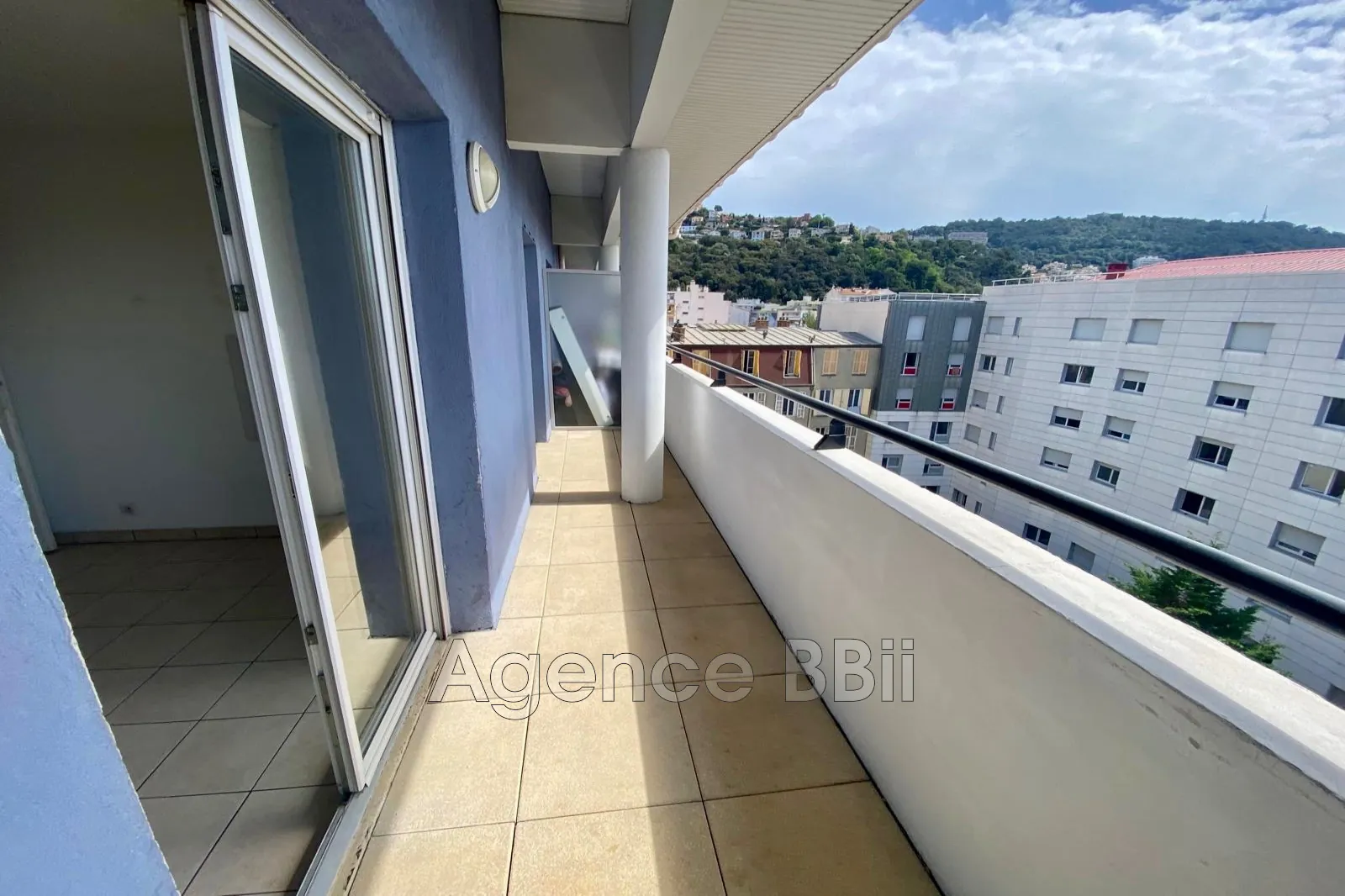 Appartement 2 pièces avec terrasse à Nice Saint-Roch / Vauban, dernier étage, plein sud