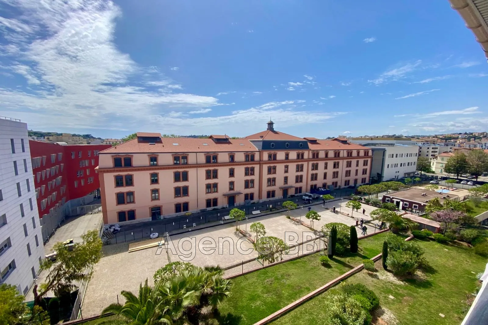 Appartement 2 pièces à Nice avec terrasse et vue ville, dernier étage