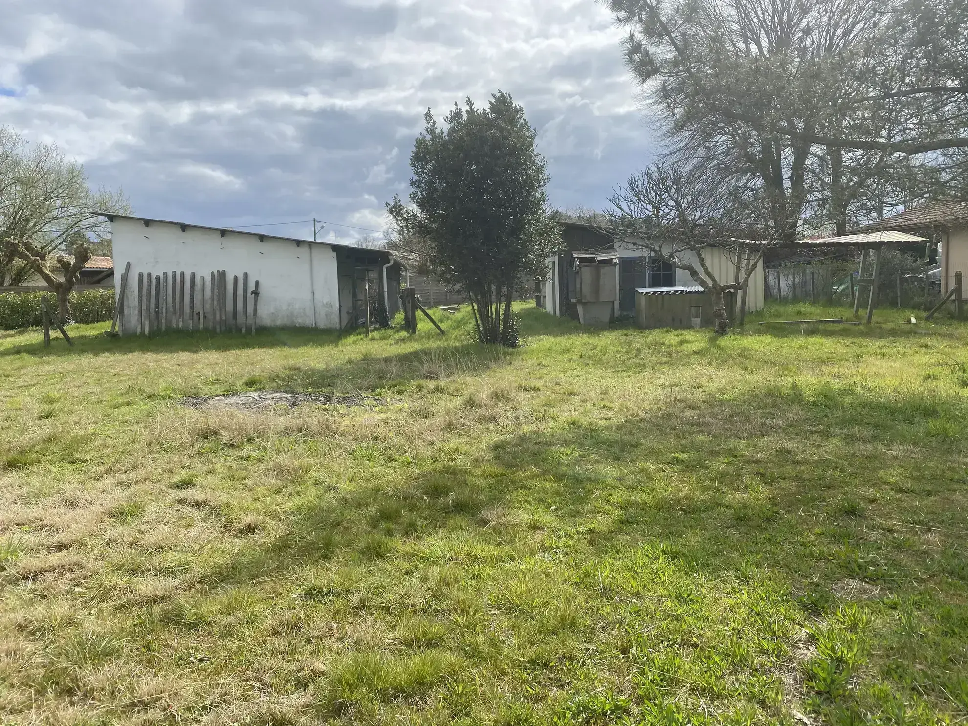 Terrain constructible à Saucats de 650 m², emplacement stratégique proche commodités