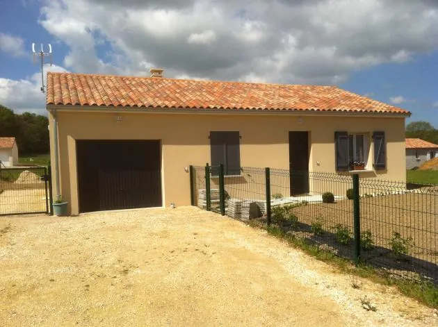 Maison neuve lumineuse avec 3 chambres et climatisation à Casteljaloux