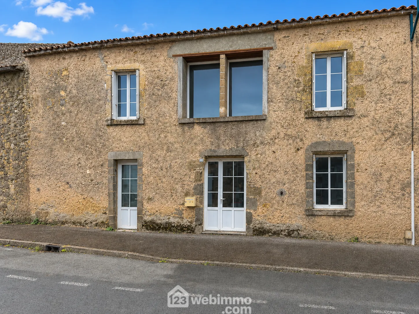 Maison de ville rénovée de 105 m² à La Châtaigneraie