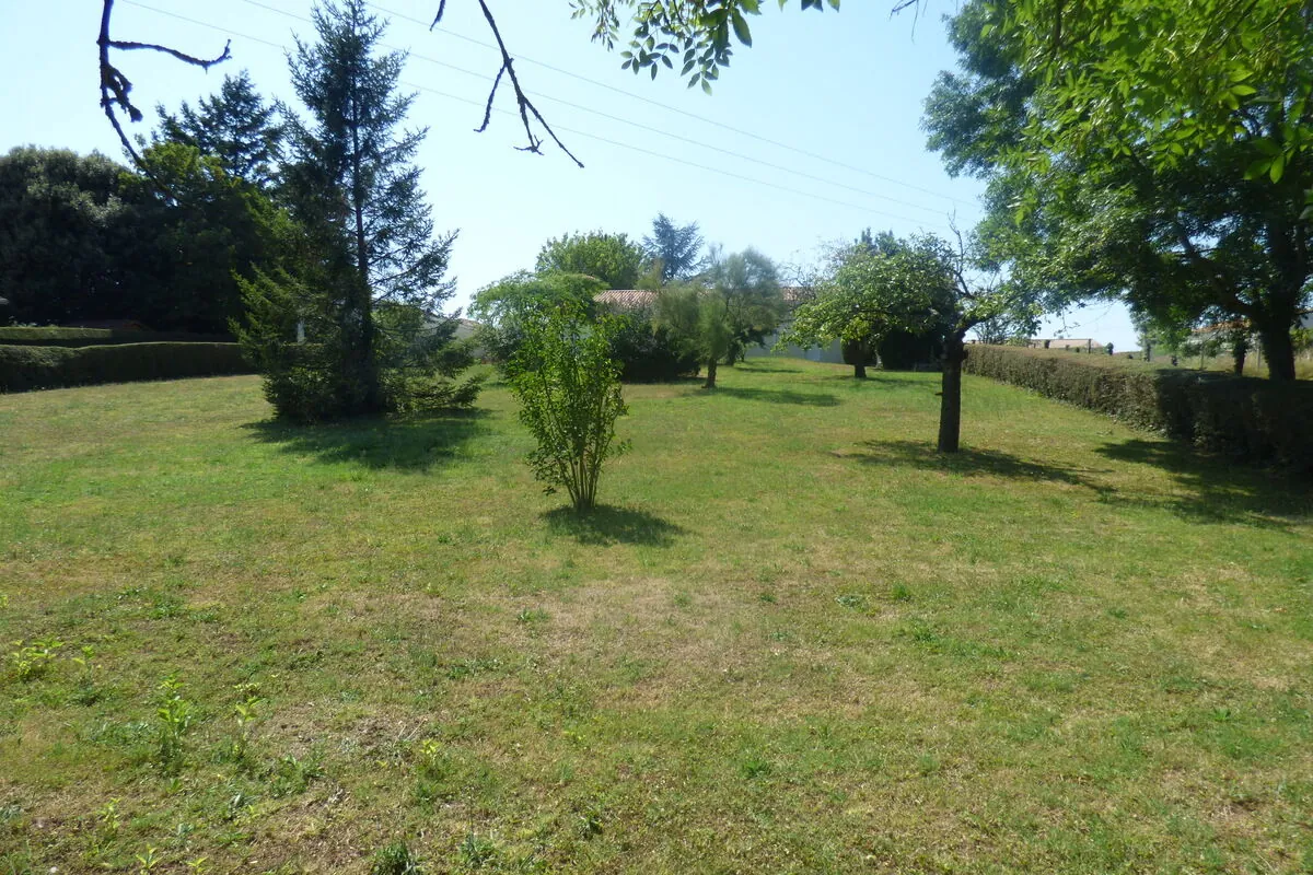 Terrain constructible viabilisé à Sainte-Eulalie (33560) – Idéal pour votre projet immobilier