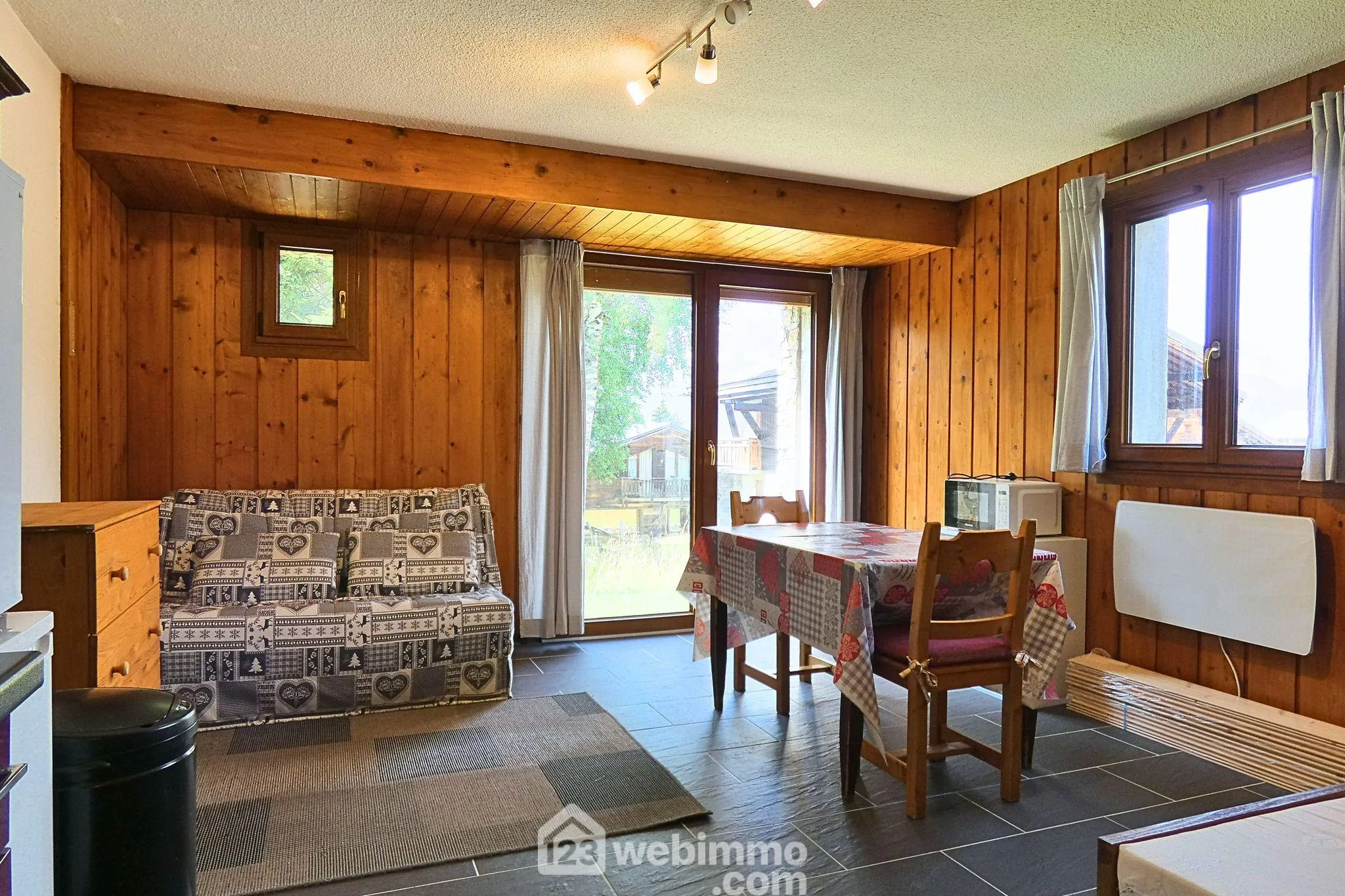 Appartement de 28 m² à Crest-Voland, proche des pistes, terrasse privée et rénové, idéal pour investissement ou résidence principale