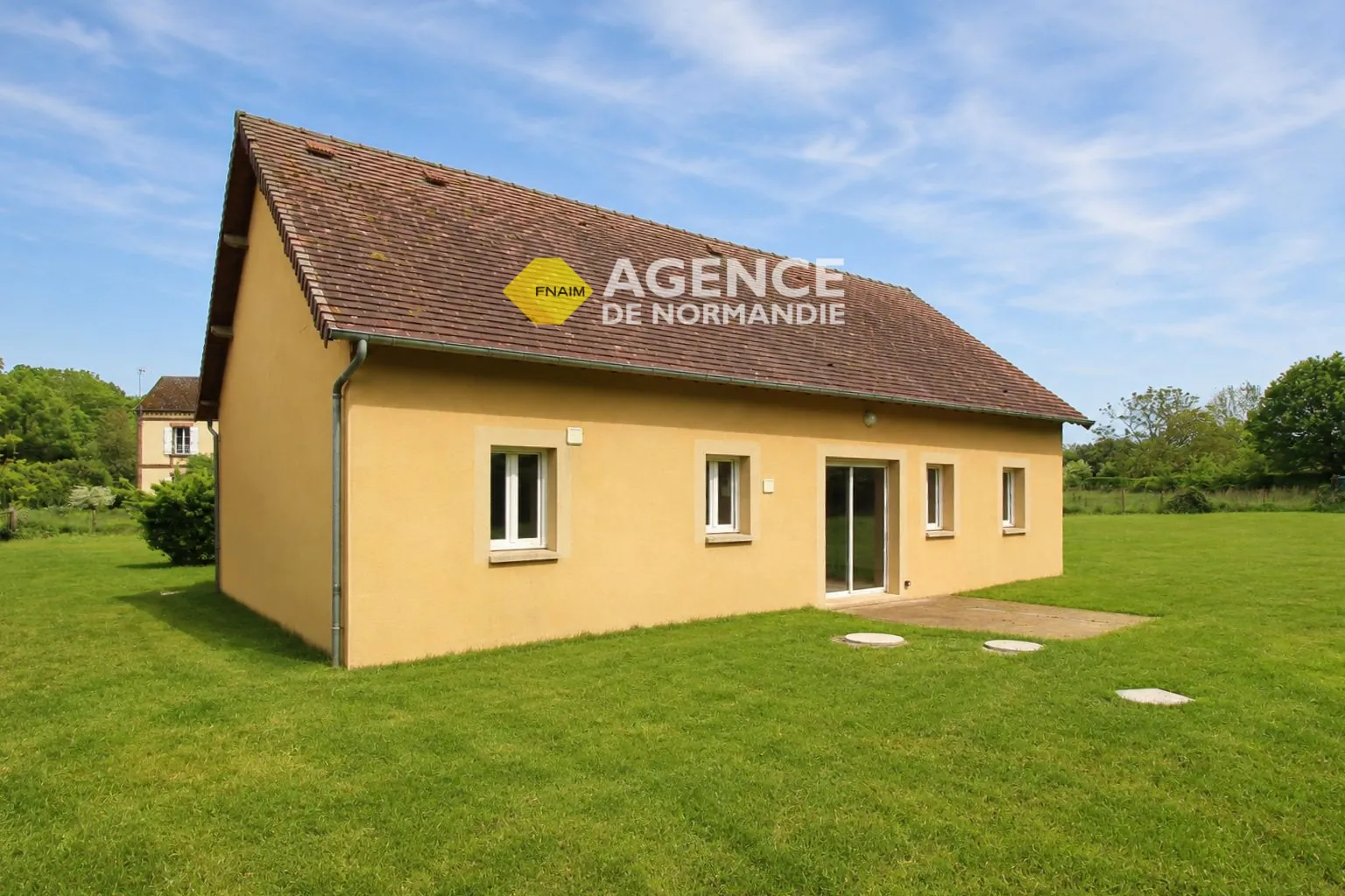 Maison de plain-pied 3 chambres avec jardin et garage proche Montreuil-l'Argillé