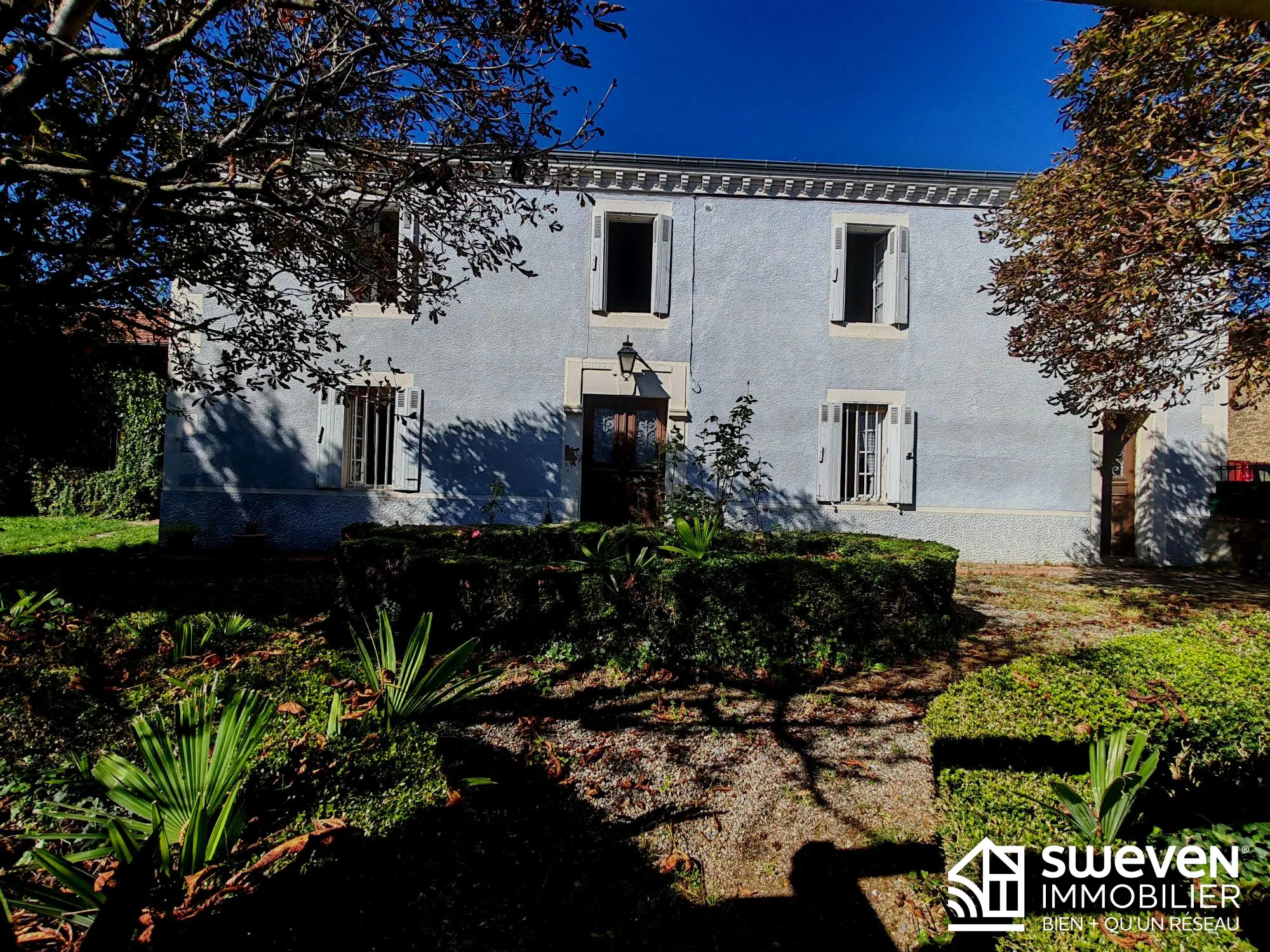 Authentique maison de maître de 1825 avec dépendances à Saman