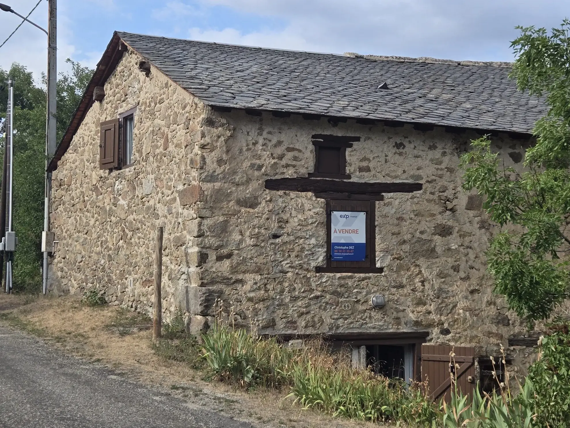 Maison en pierre rénovée à Carcannières avec jardin et cachet authentique