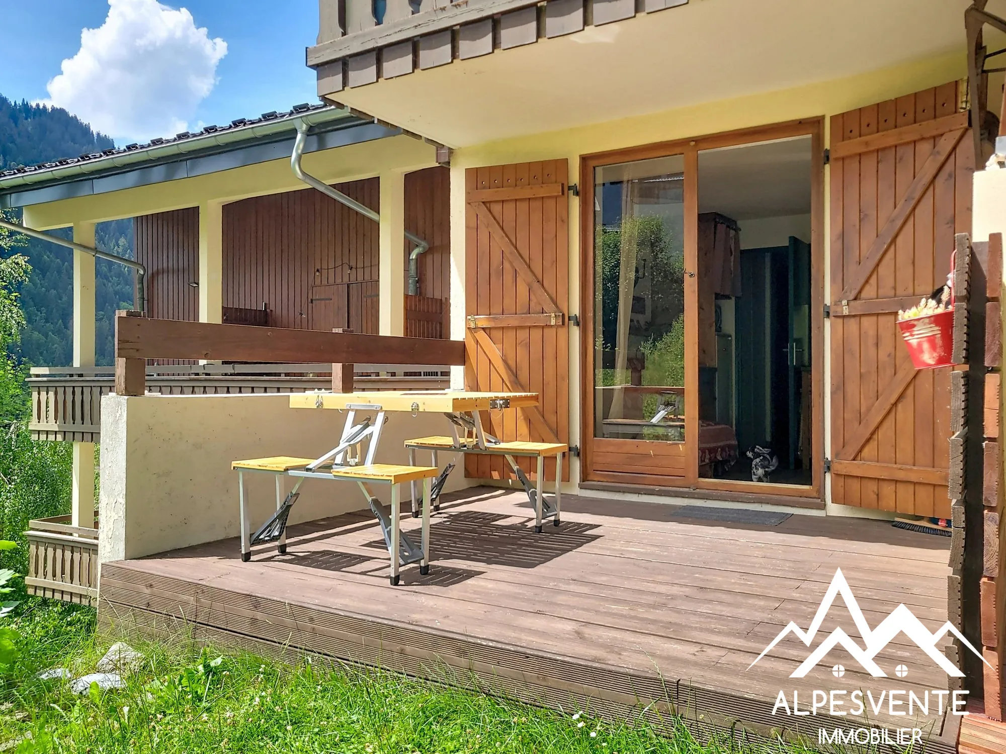 Appartement avec terrasse ensoleillée à Châtel, parfait pour résidence ou investissement
