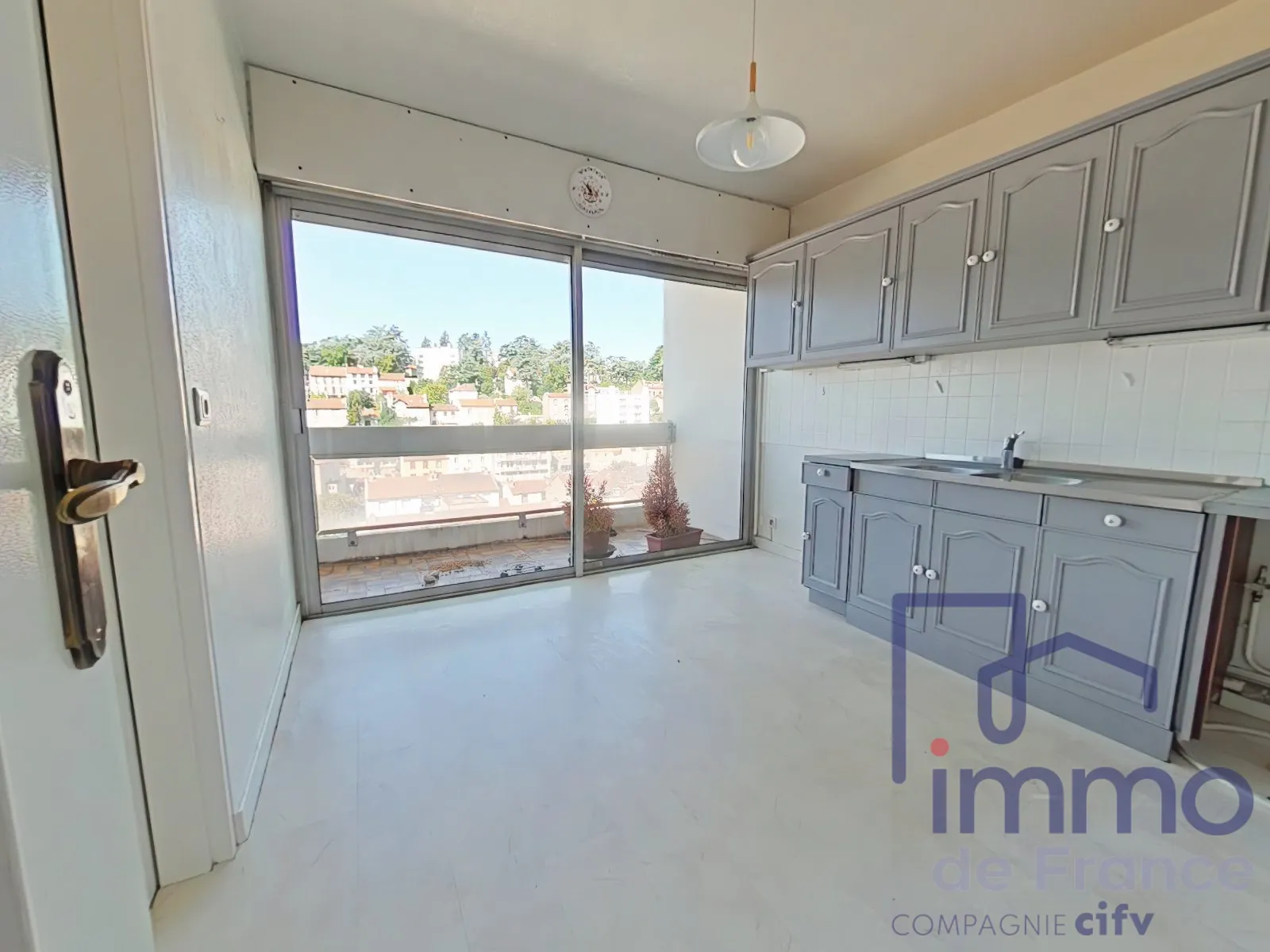 Appartement T3 avec vue panoramique à Saint-Étienne - 74 m² 