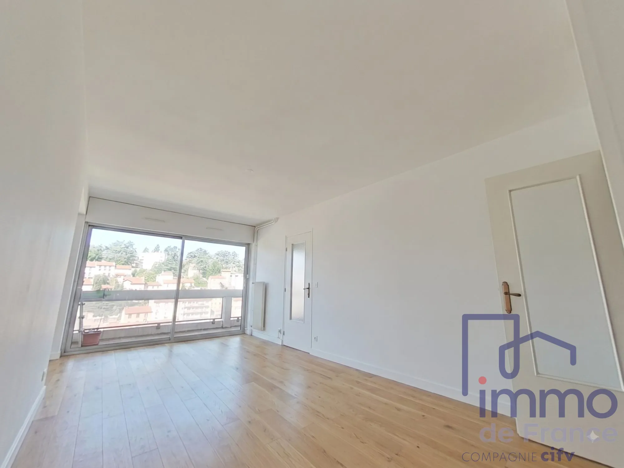 Appartement T3 avec vue panoramique à Saint-Étienne - 74 m²