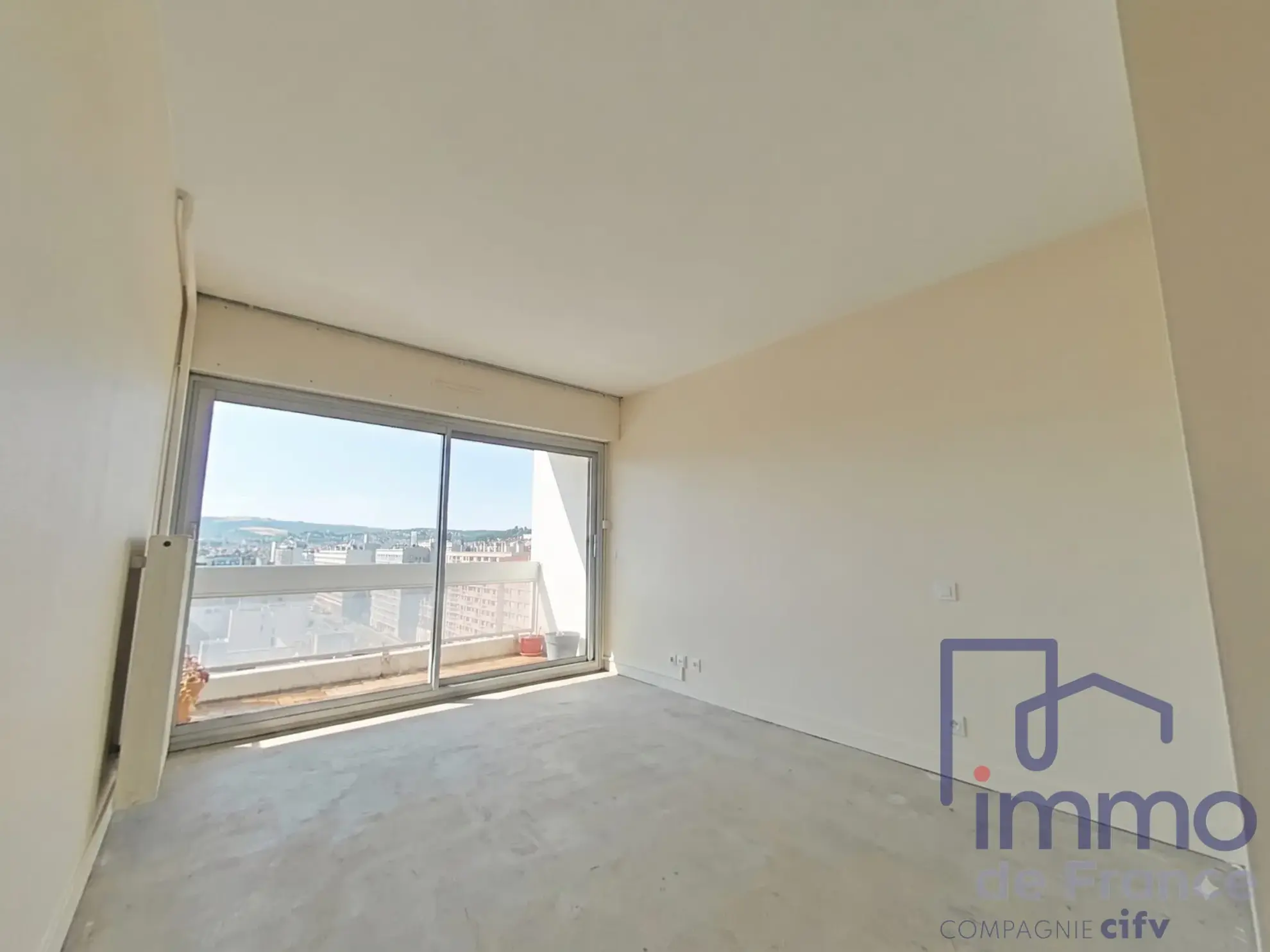 Appartement T3 avec vue panoramique à Saint-Étienne - 74 m² 