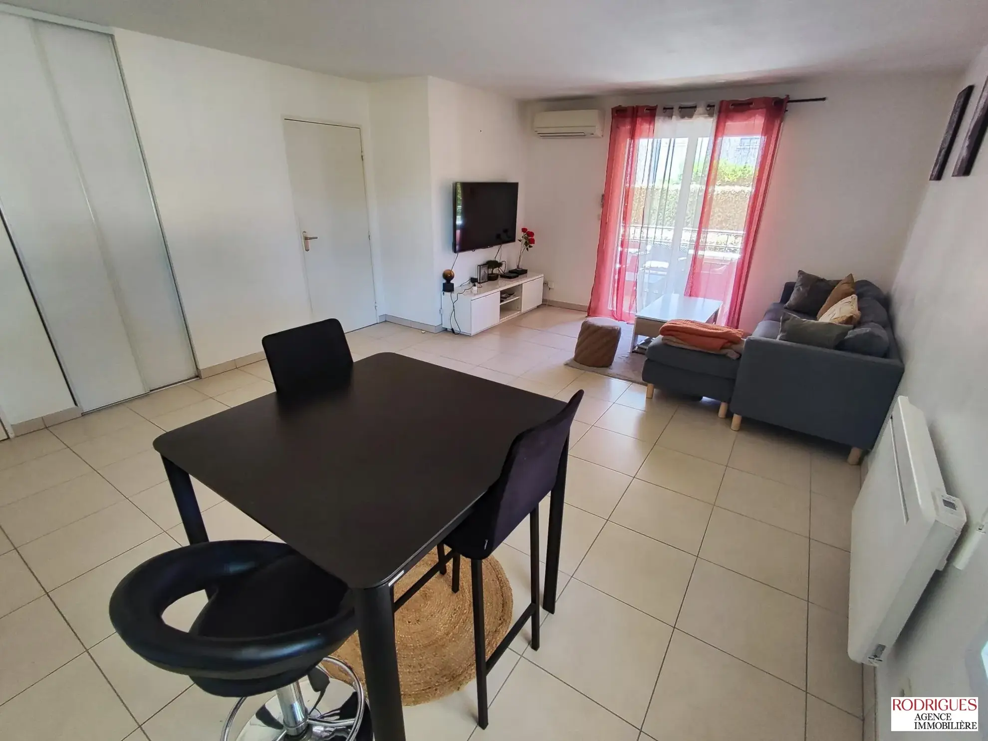 Séjour Appartement 3 pièces avec terrasse et parking à Poitiers 