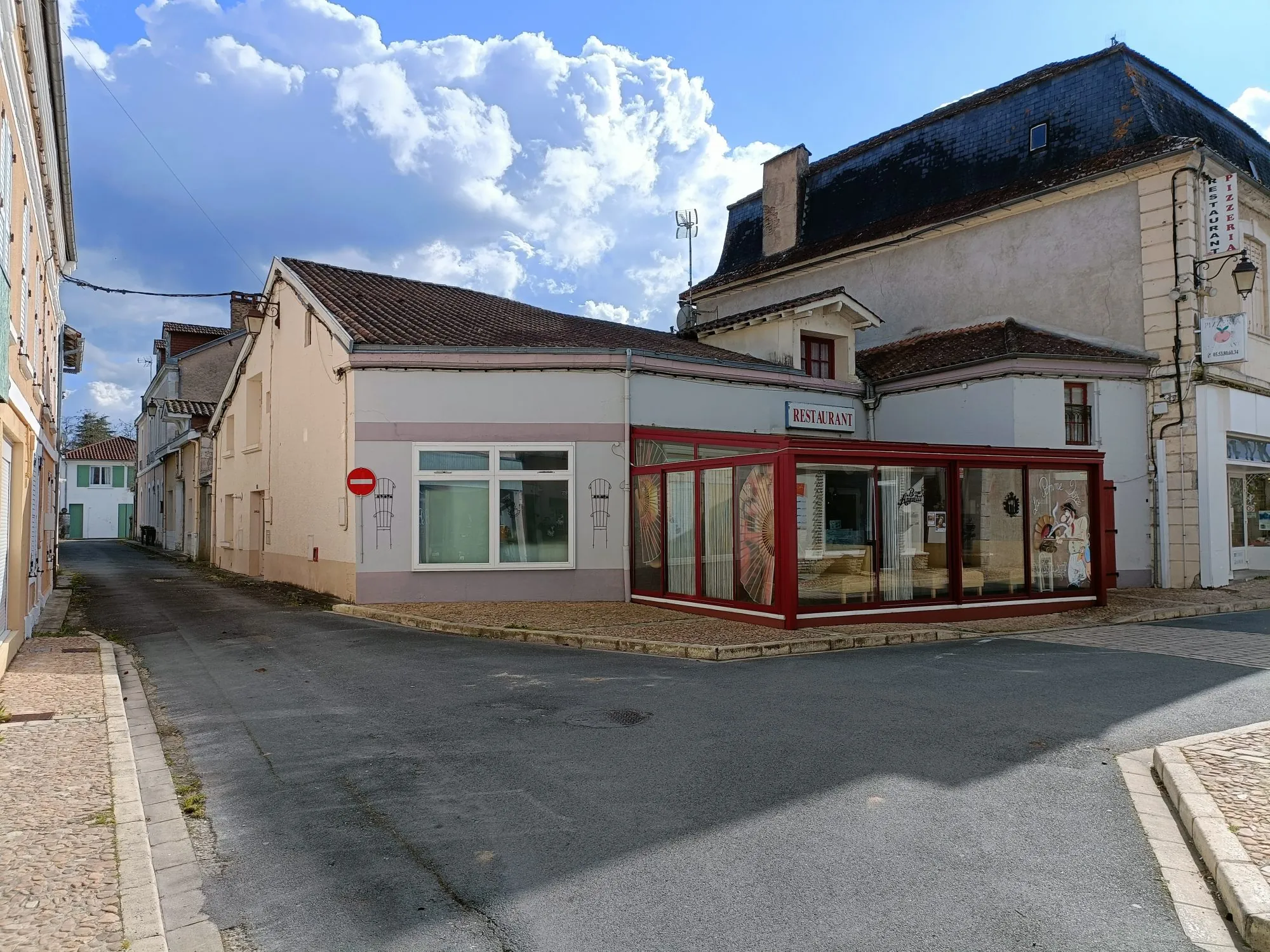 Investissement immobilier à Neuvic : immeuble de rapport de 174 m² loué, bon rendement